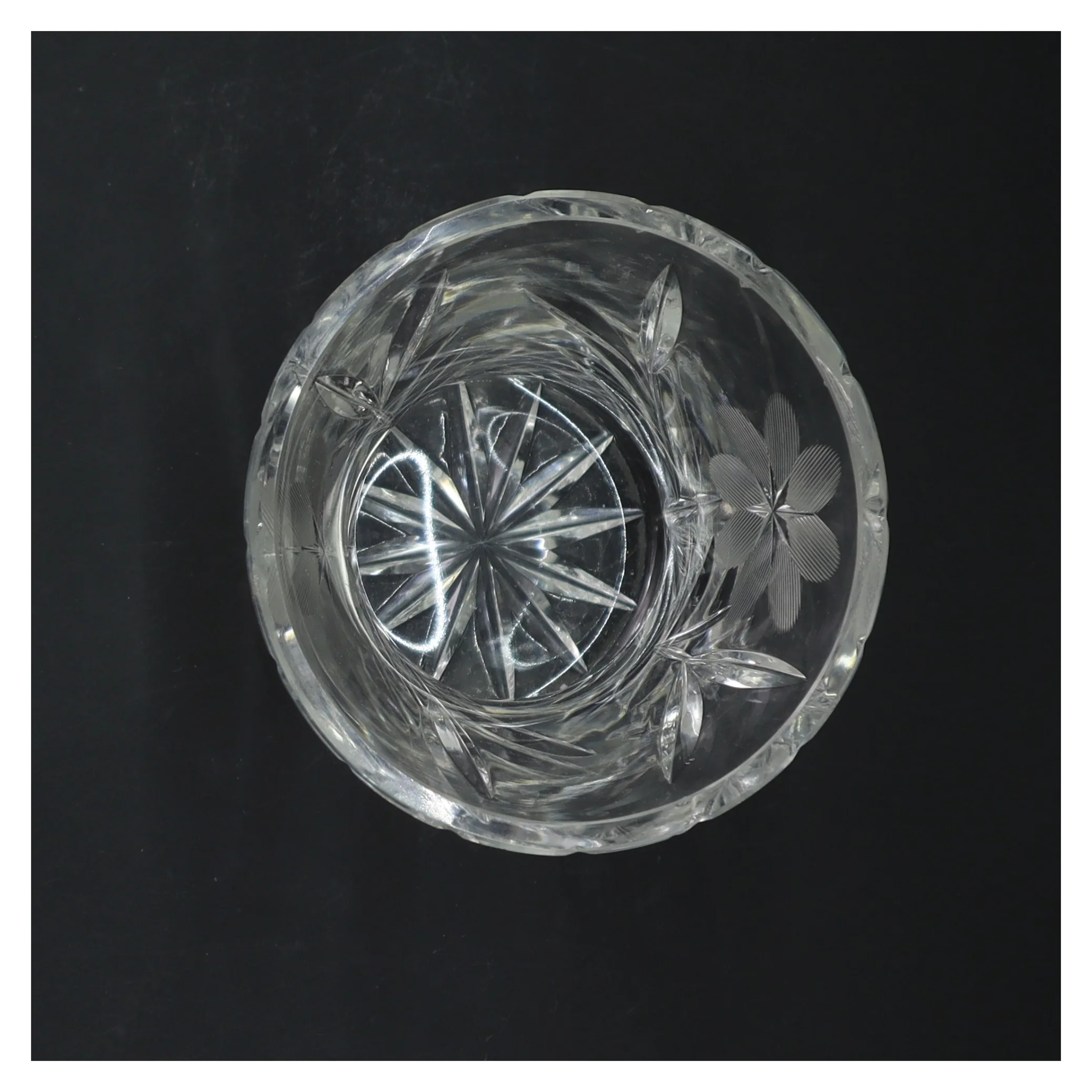 Dekorativ krystalvase (str. 16 cm)