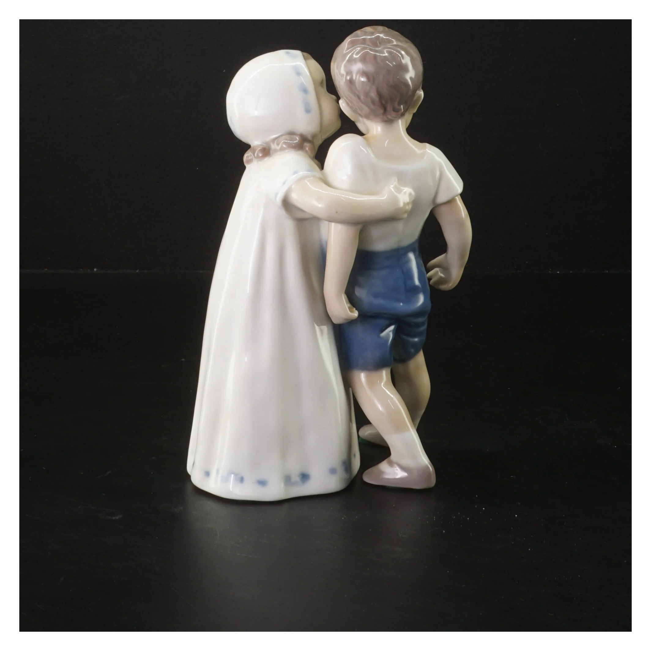 B&G porcelænsfigur af børn fra Bing & Grøndahl (str. 17 cm)