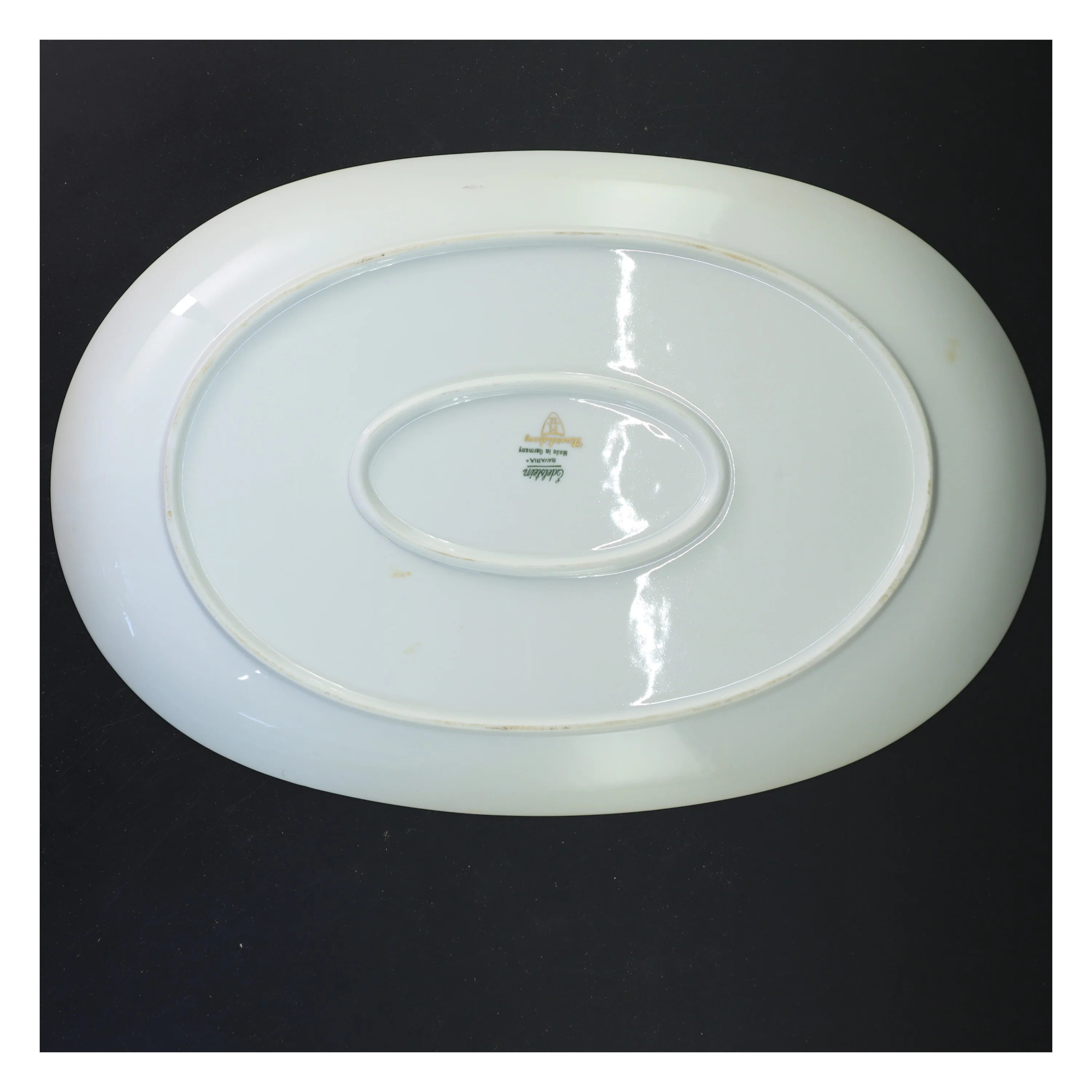 Porcelænsfad 38x26 cm (str. 38x26 cm)