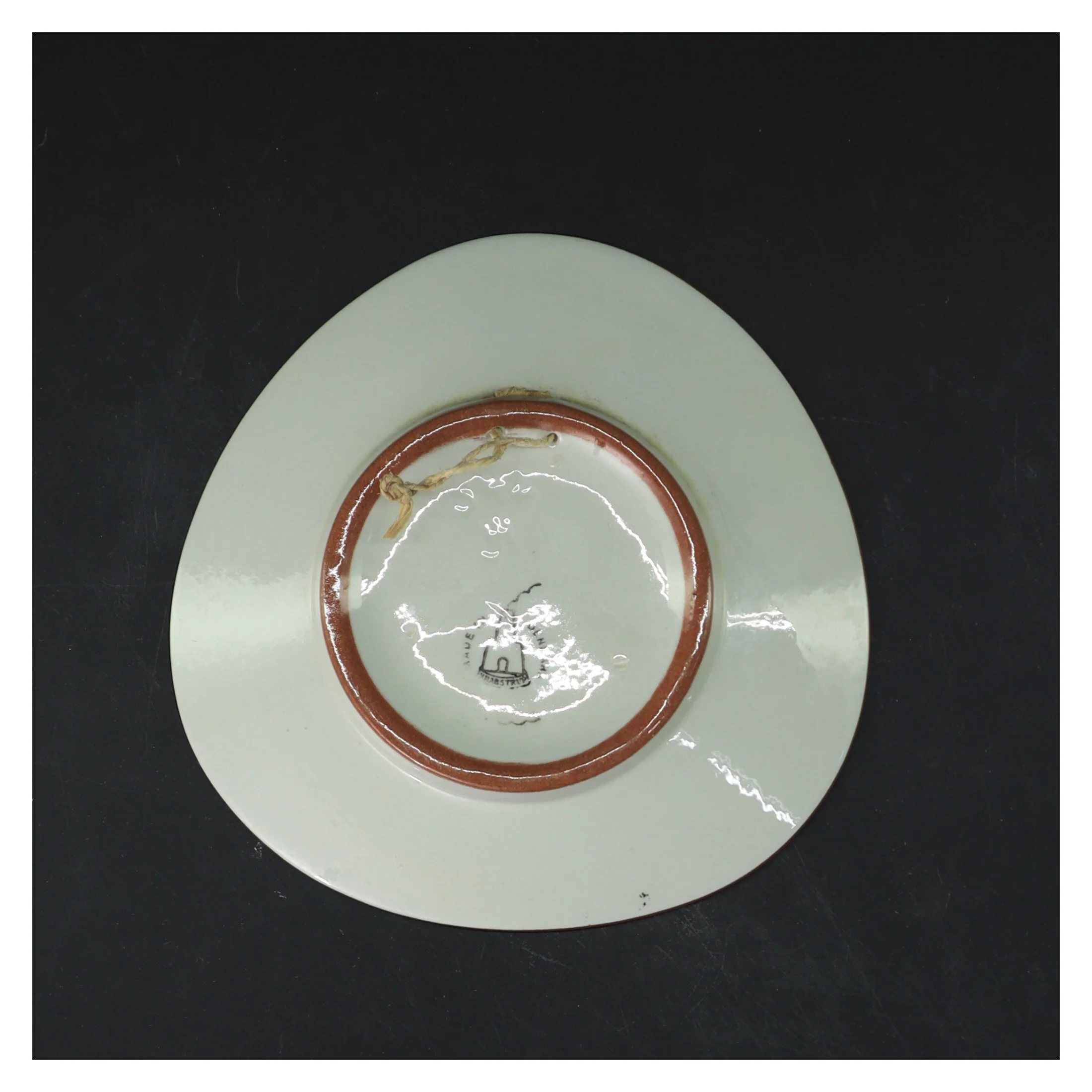 Humoristisk keramisk tallerken fra Knabstrup, Storm P(str. Ø 15,5 cm) (str. Ø 15,5 cm)