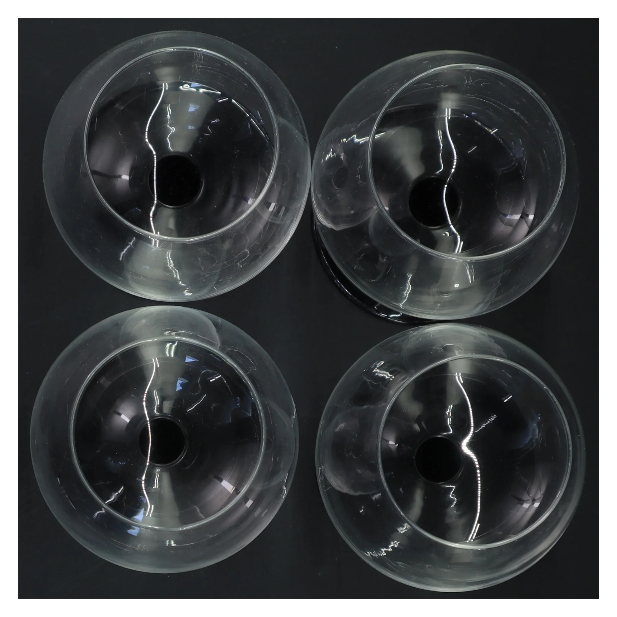 Rødvinsglas med sort fod (str. Ø 6x13 cm)