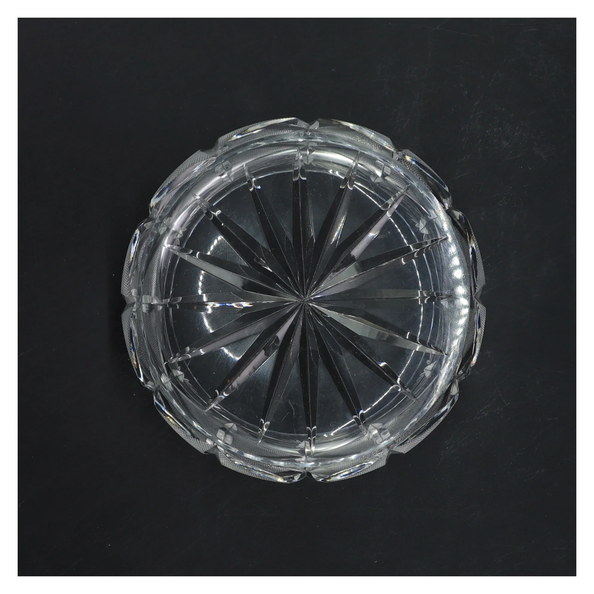 Krystalskål med mønster (str. Ø 13x h 6 cm)