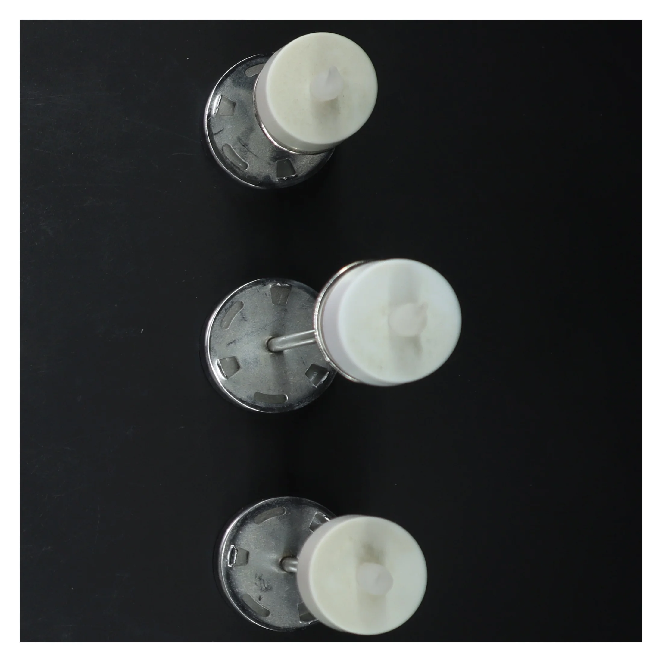 Sæt af elektroniske lysestager fra Herstal (str. 13-23 cm)