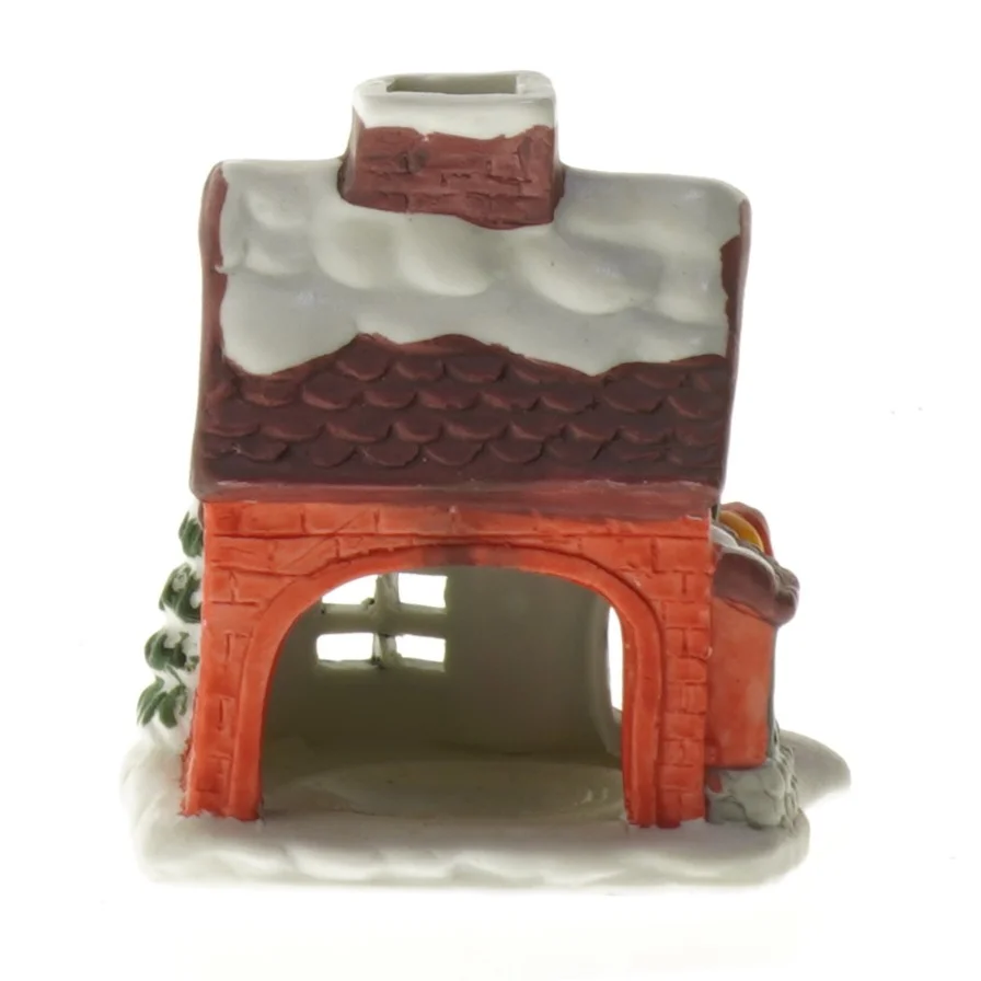 Keramisk julehus med sne og julemand (str. 10x10,5 cm)