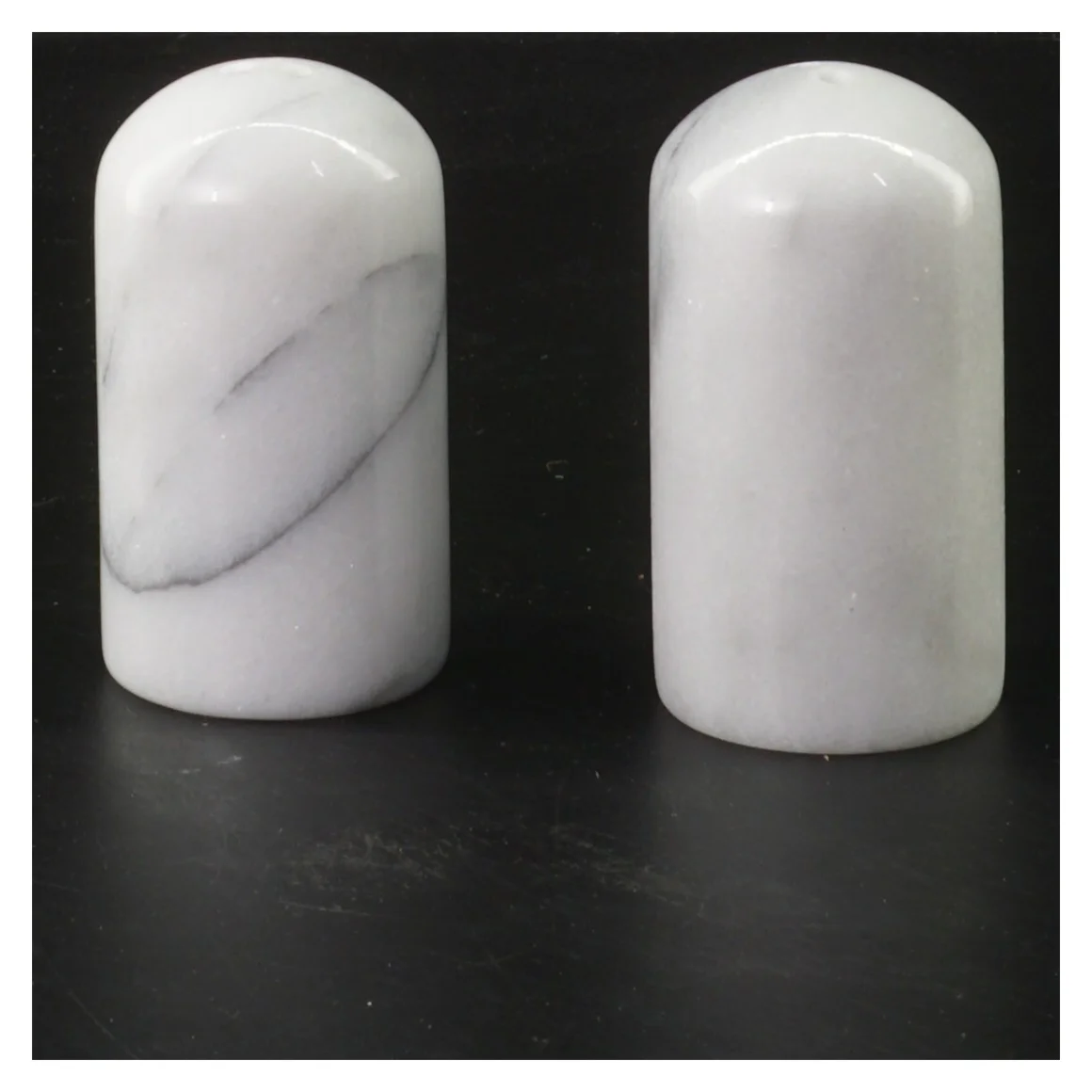 Salt- og pebersæt i marmor (str. 7,5 cm)