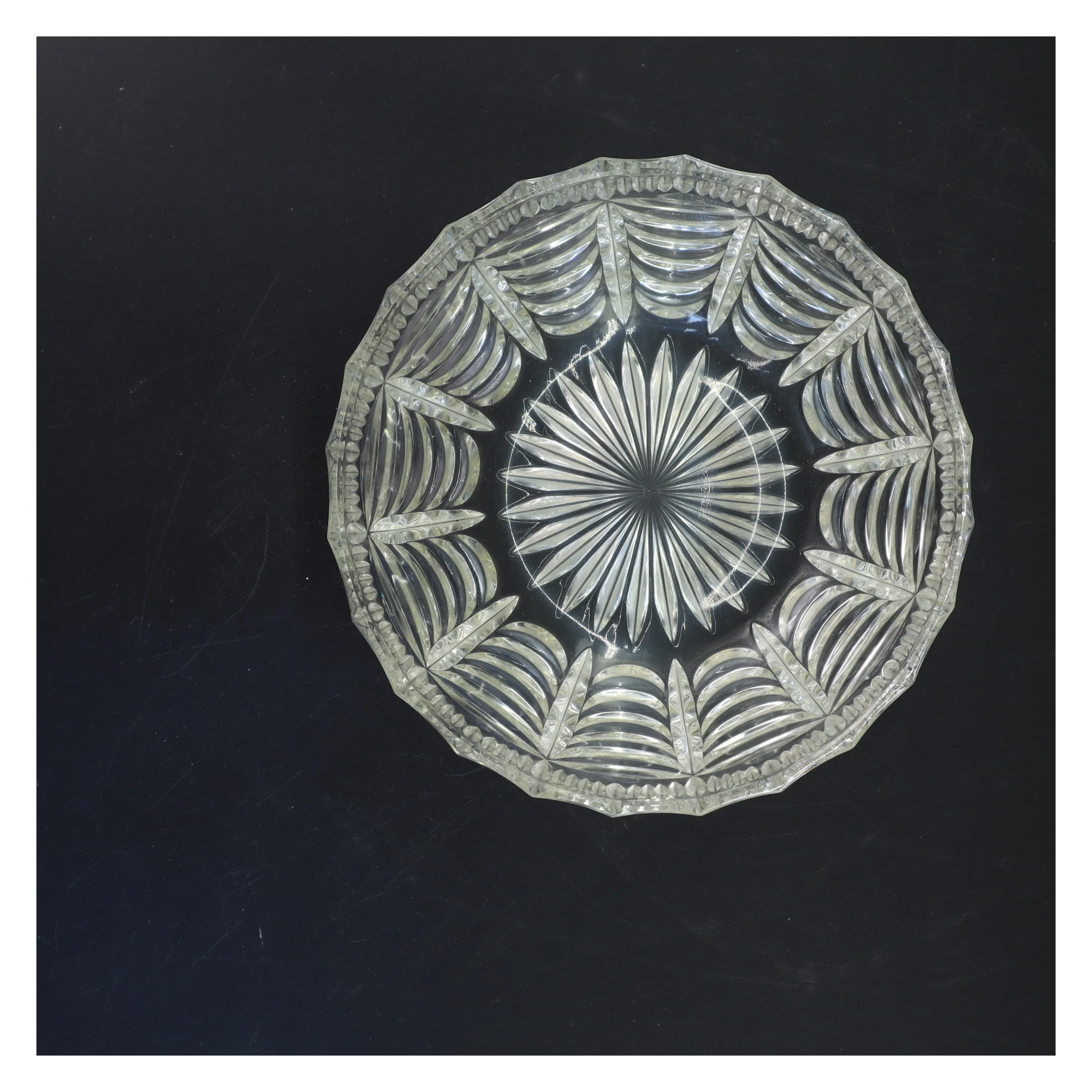 Klar krystal skål (str. 9x21 cm)