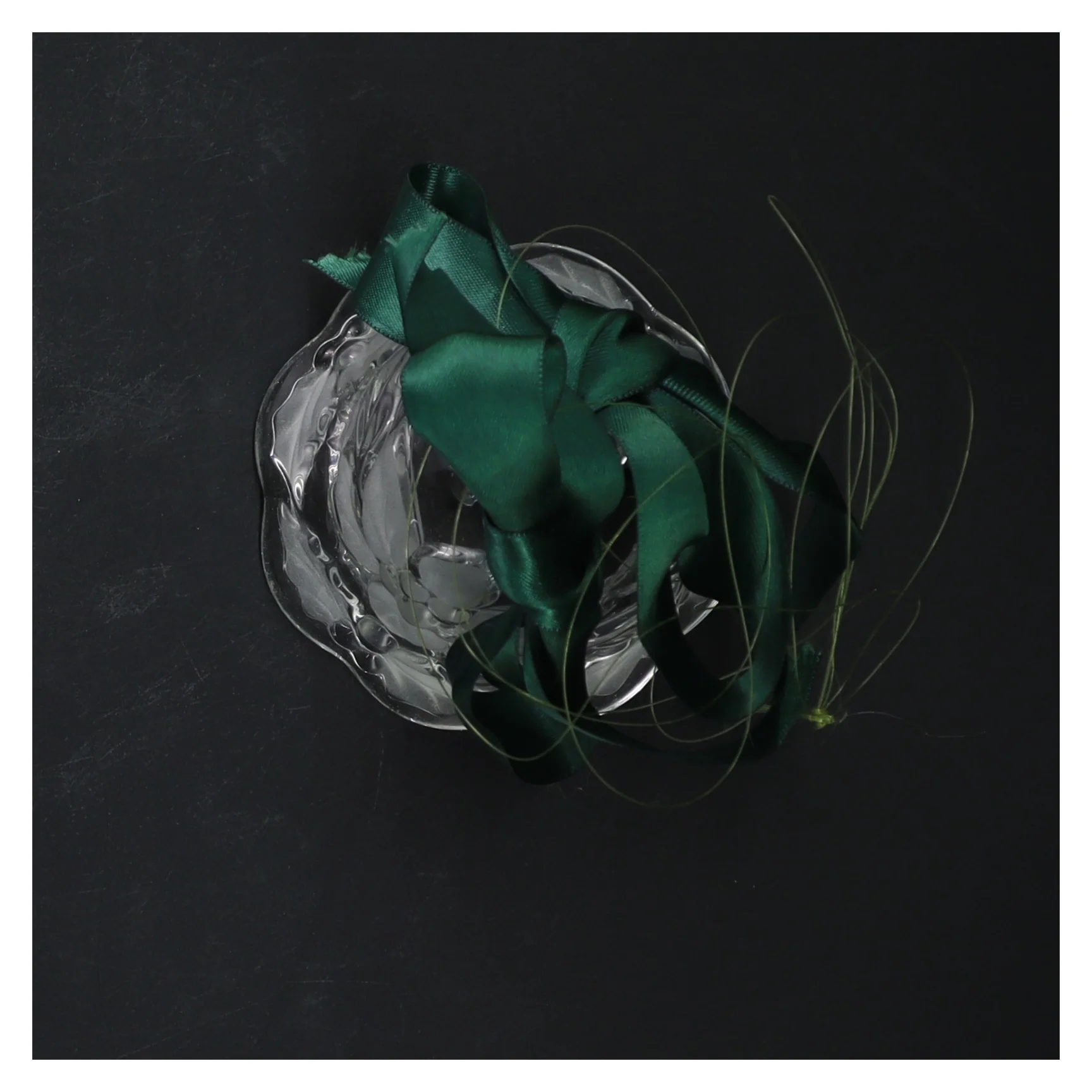 Glasklokke med grøn sløjfe fra Walther-Glas (str. 10 cm)