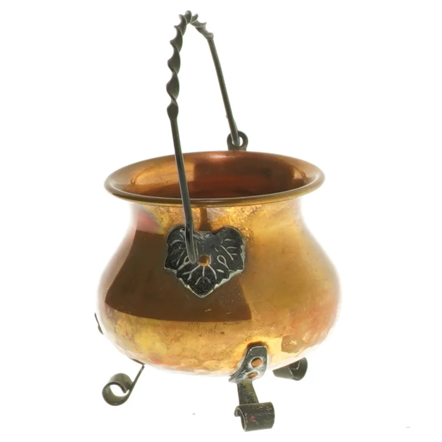 Lille kobbergryde med hank (str. Ø 6 cm længde 6,5 cm)