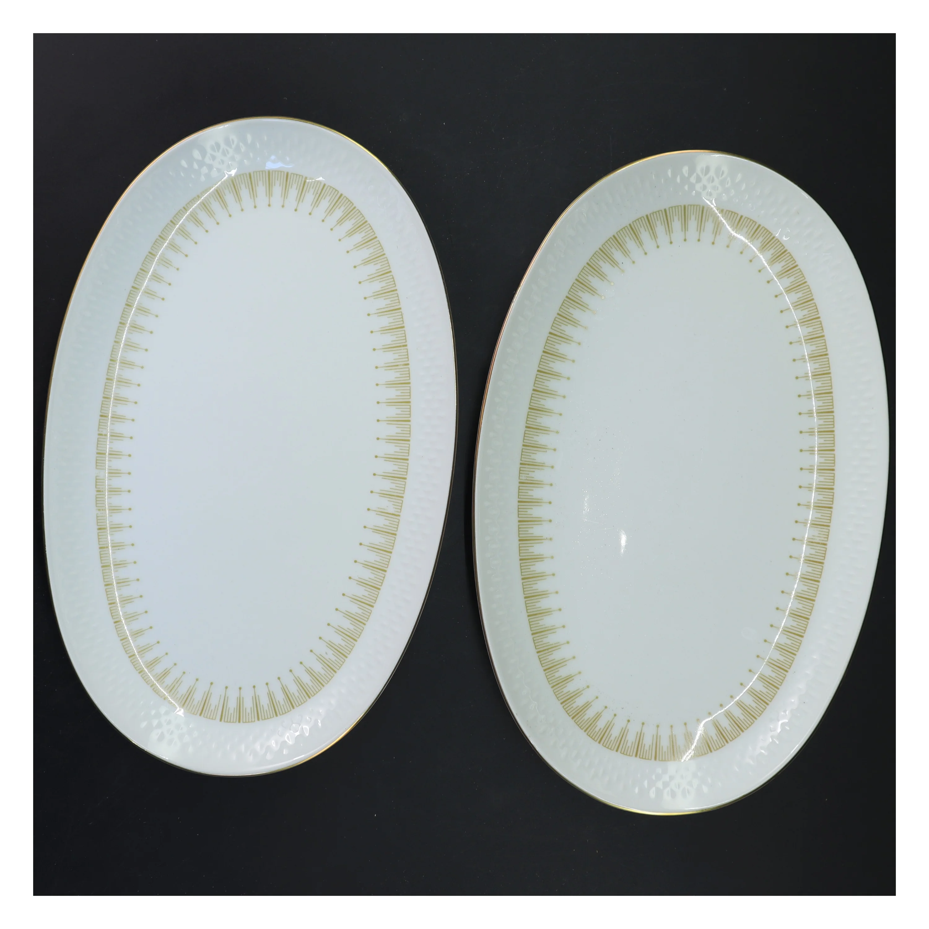 Set af porcelænsfade (str. 29x17 cm)