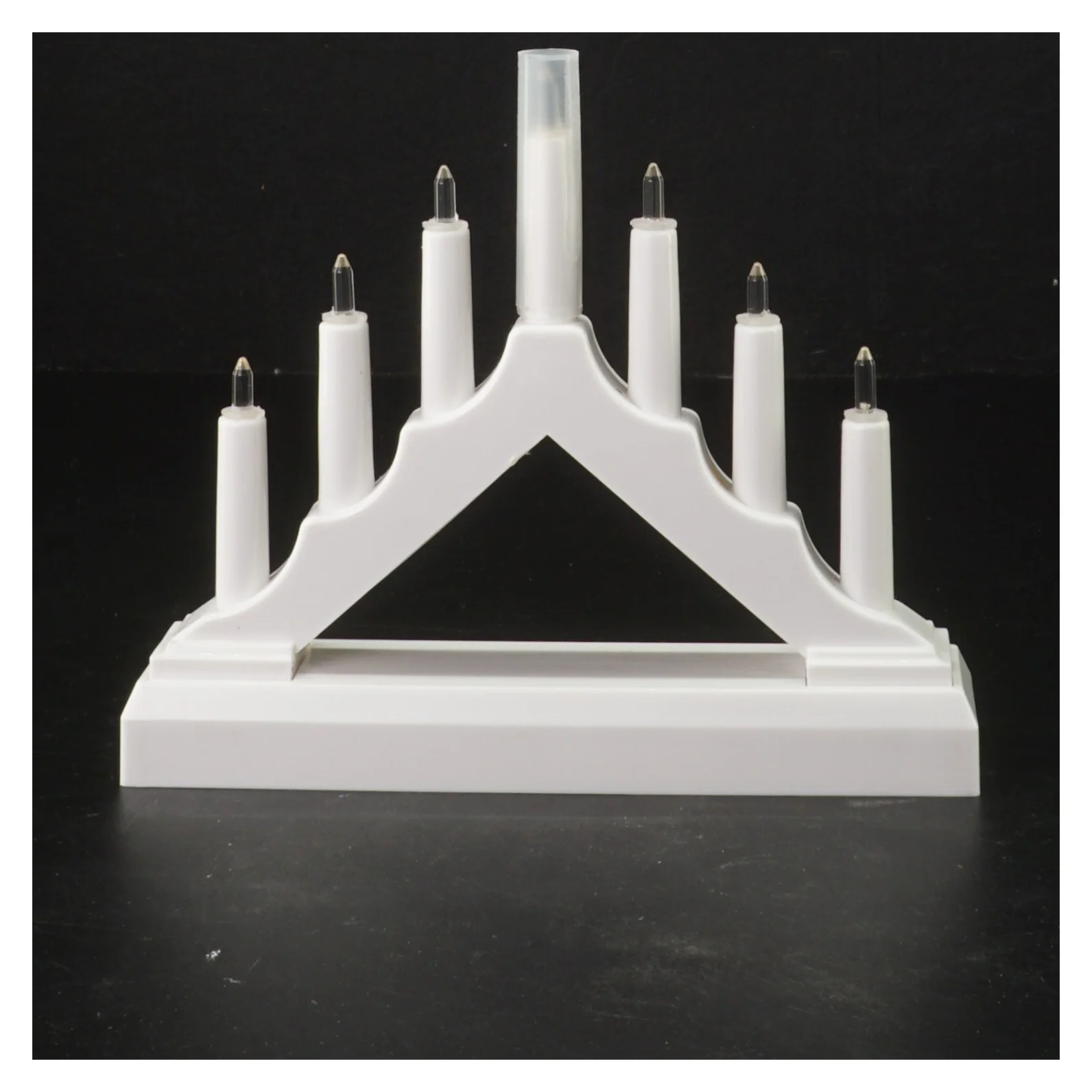 Hvid LED lysestage fra Nowel (str. 13x15,5x,5 cm)