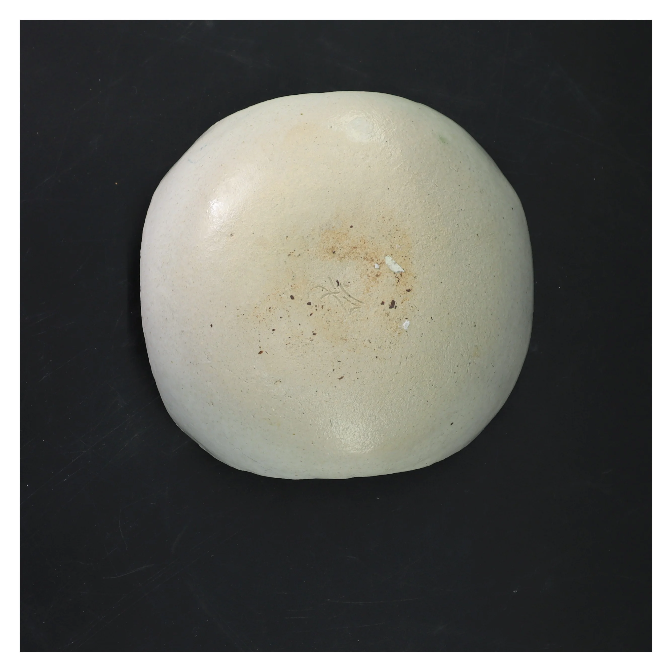 Keramisk skål med abstrakt design (str. 16,5x16,5 cm)