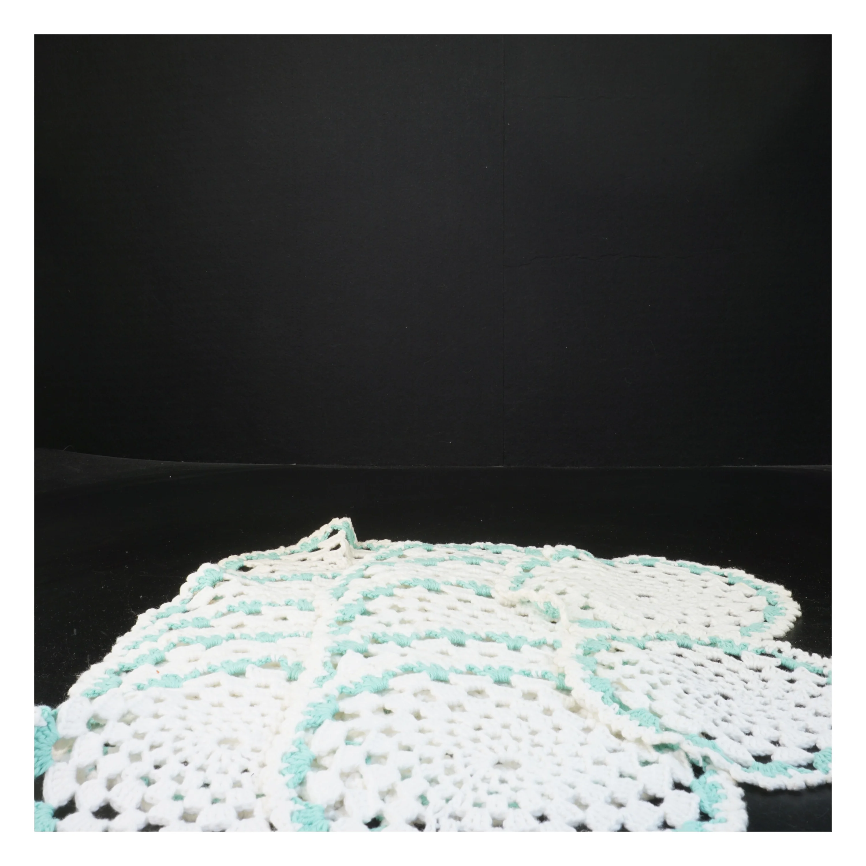 Sæt af hæklede bordskånere (str. Ø 16&ø19 cm)