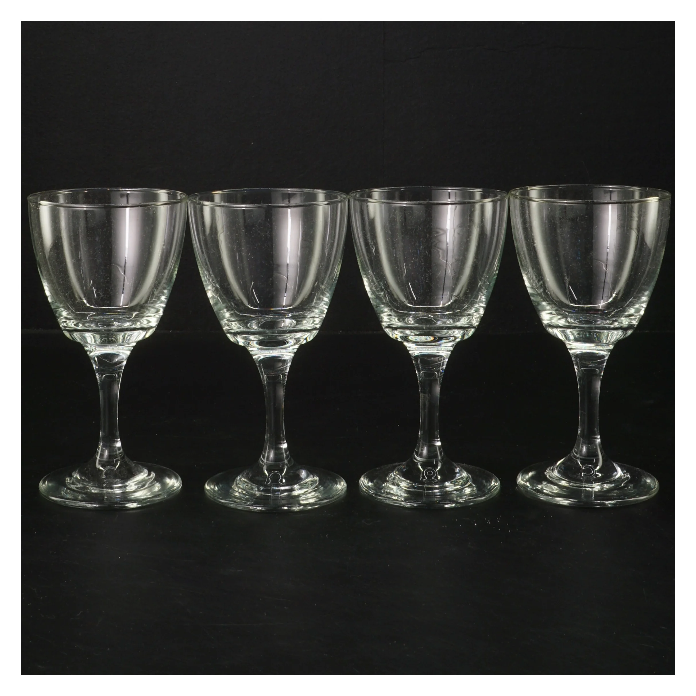 Sæt med fire vinglas (str. 4 styk, 13 cm)