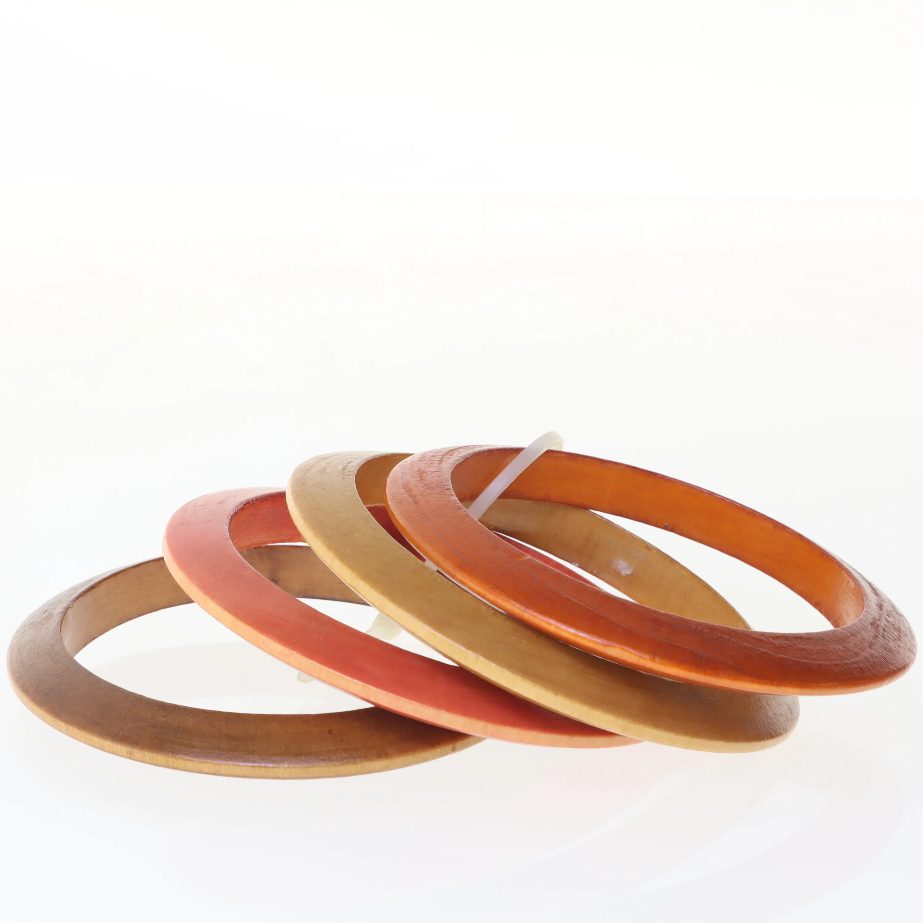 Træarmringe i forskellige farver (str. Ø 8,5 cm)