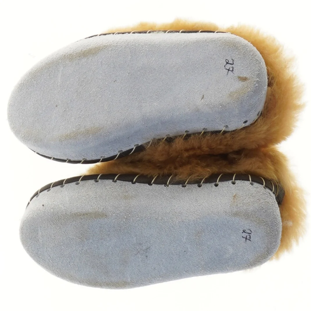 Børnesutsko med pels (str. 27 )