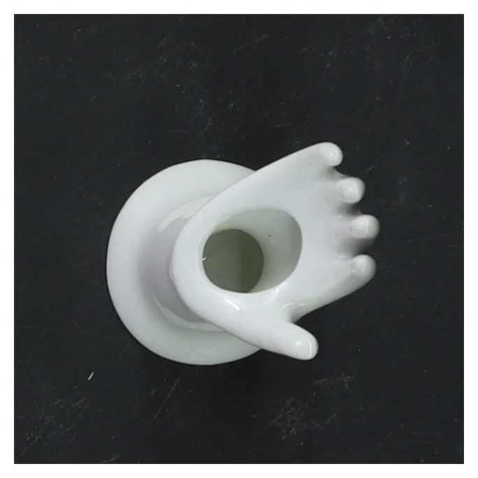 Hvid håndformet ringholder (str. 8 cm)