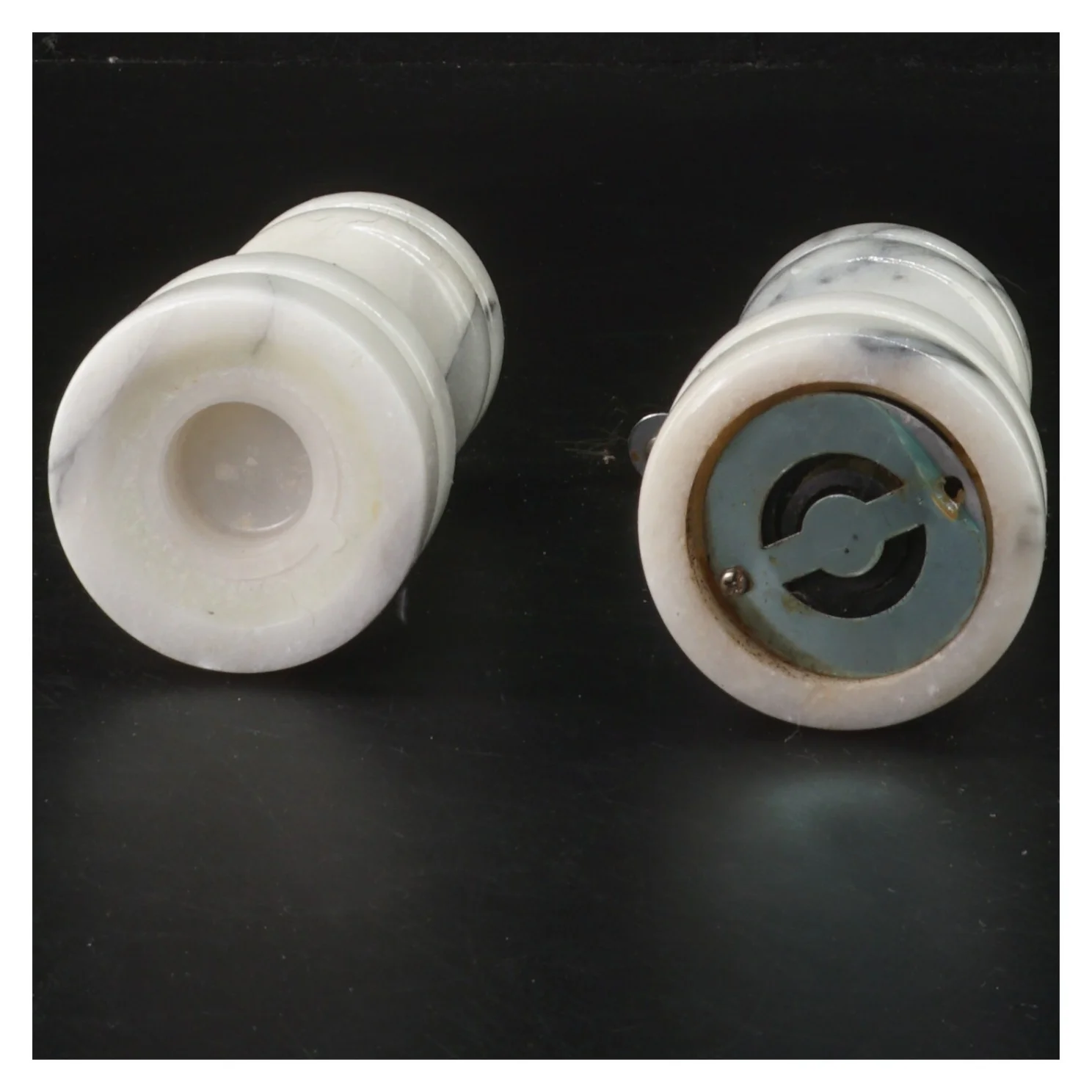 Salt- og peberkværn sæt af marmor (str. 10x5,5 cm)