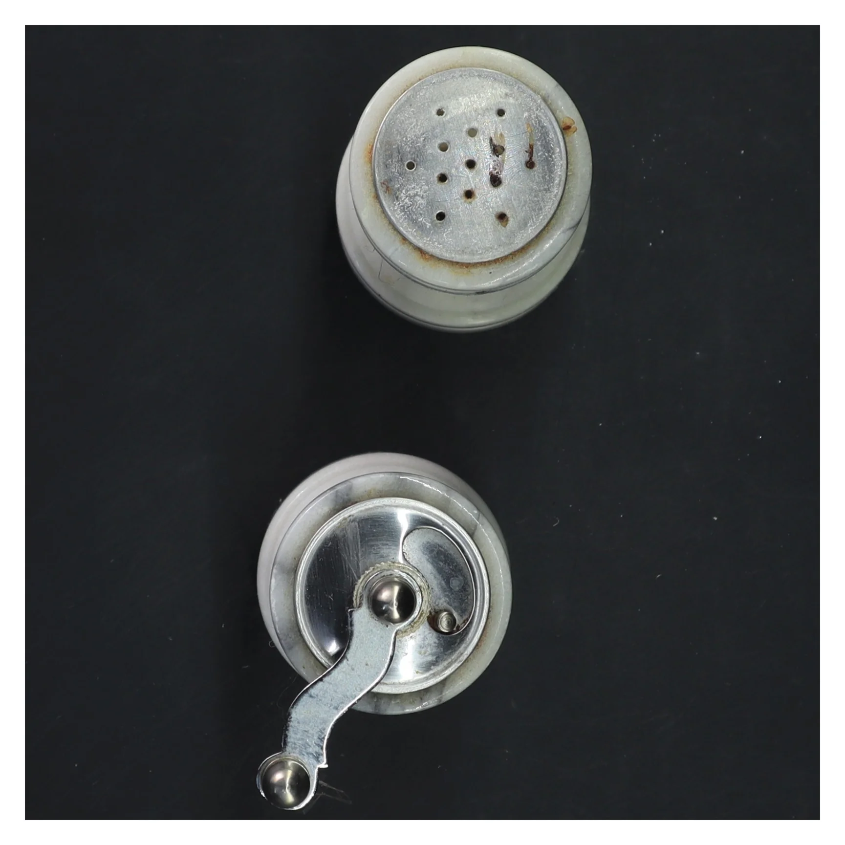 Salt- og peberkværn sæt af marmor (str. 10x5,5 cm)