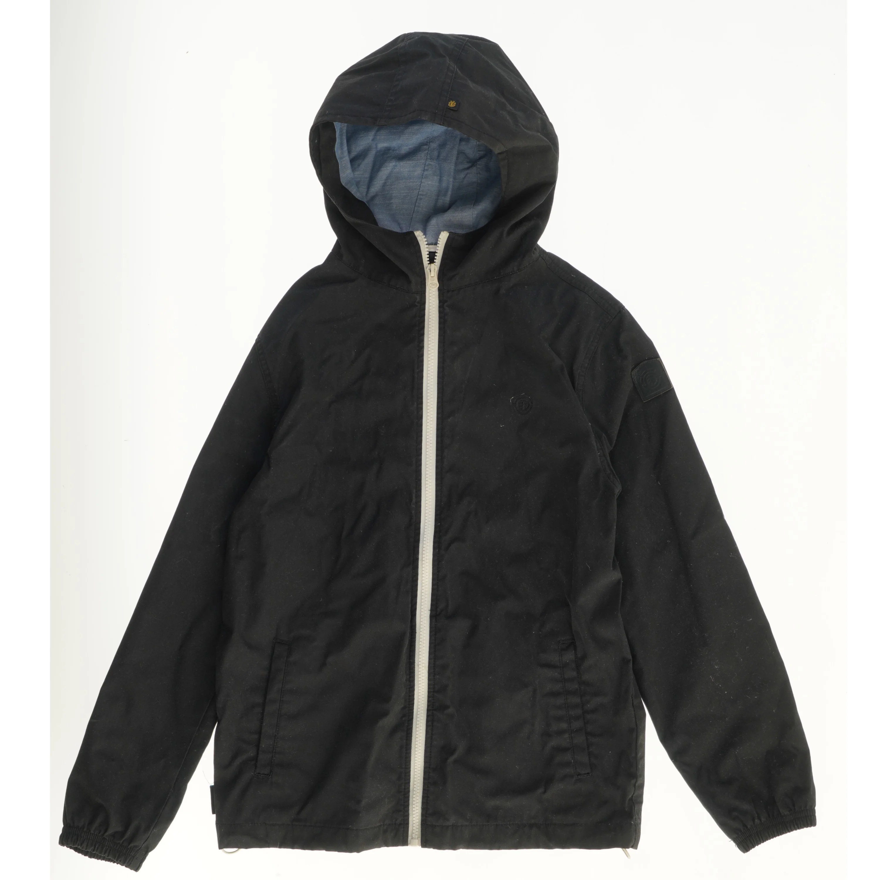 Sort jakke med hætte fra Element (str. 164)