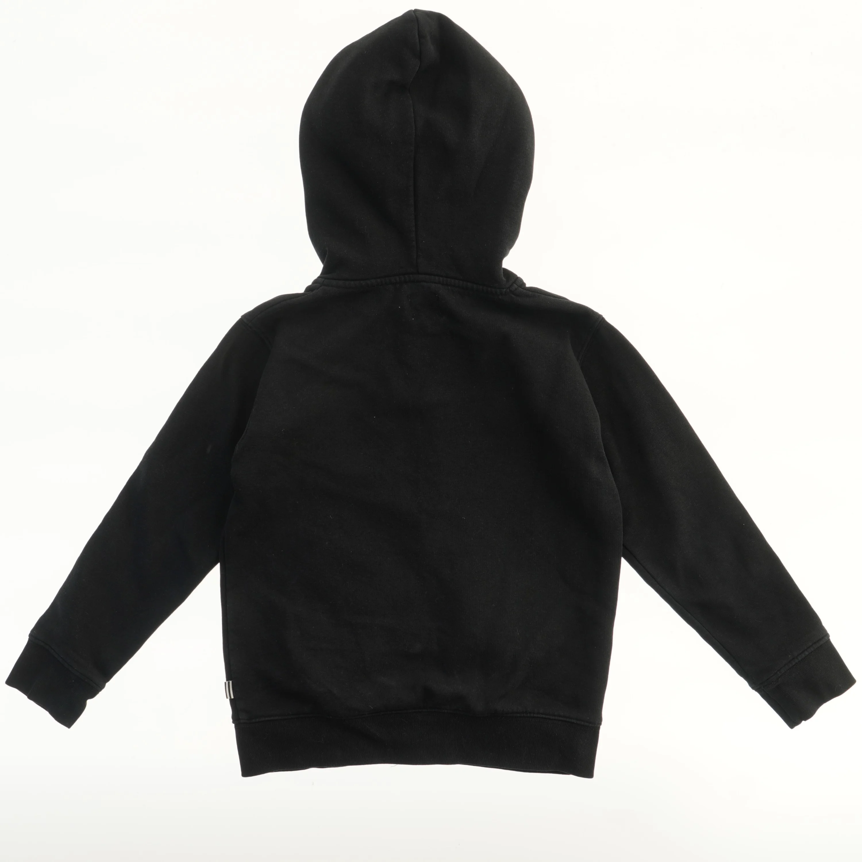 Sort hættetrøje med lynlås fra Mads Nørgaard (str. 134)