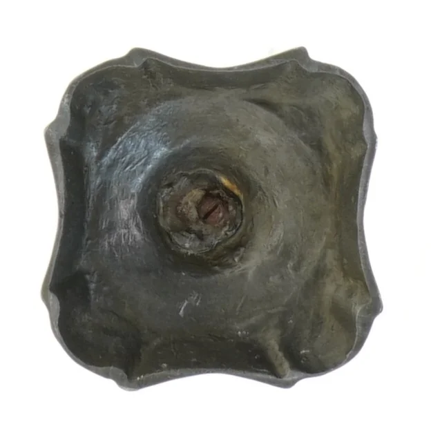 Grå metal lysestage (str. 15 cm)