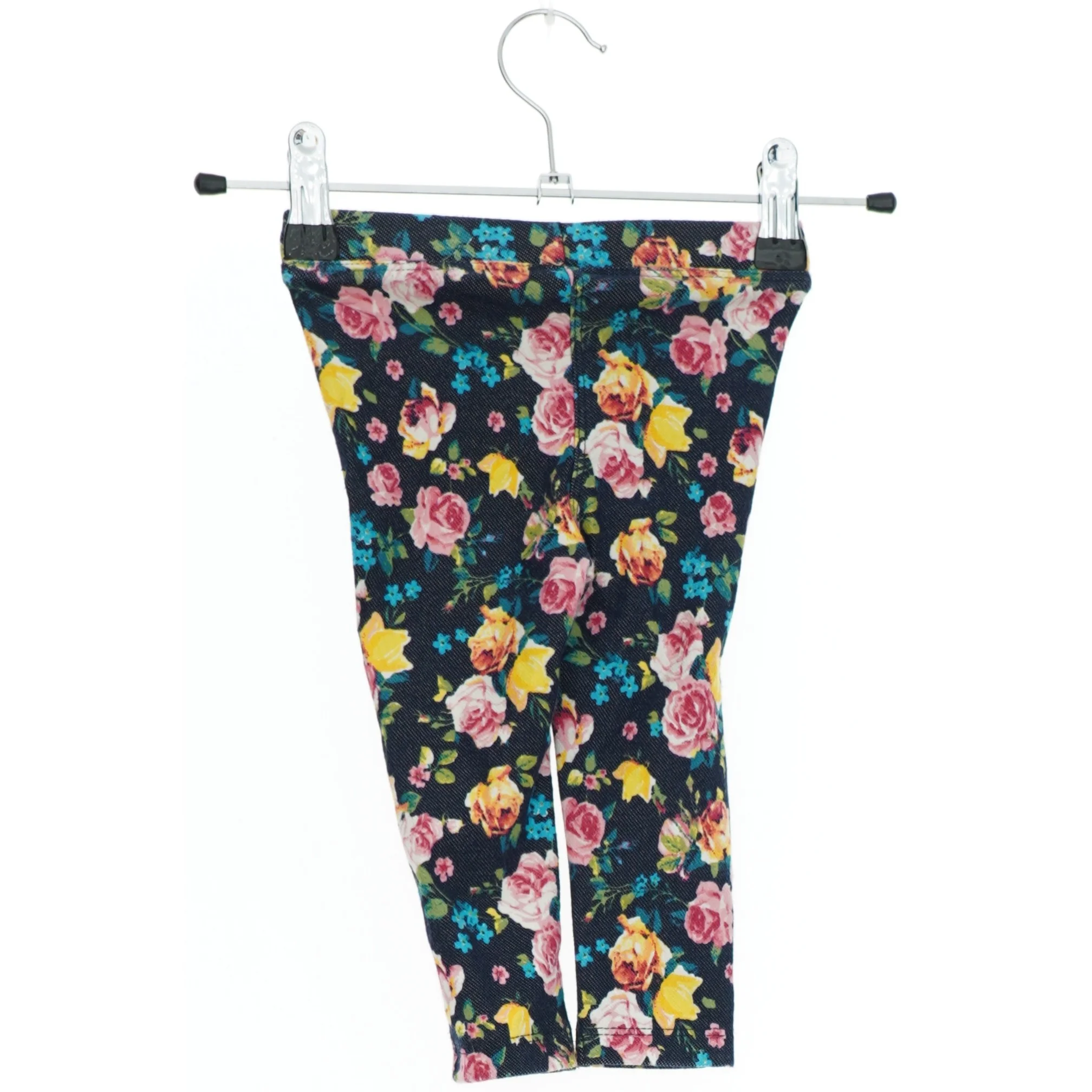 Blomstrede leggings fra DeFacto (str. 74)
