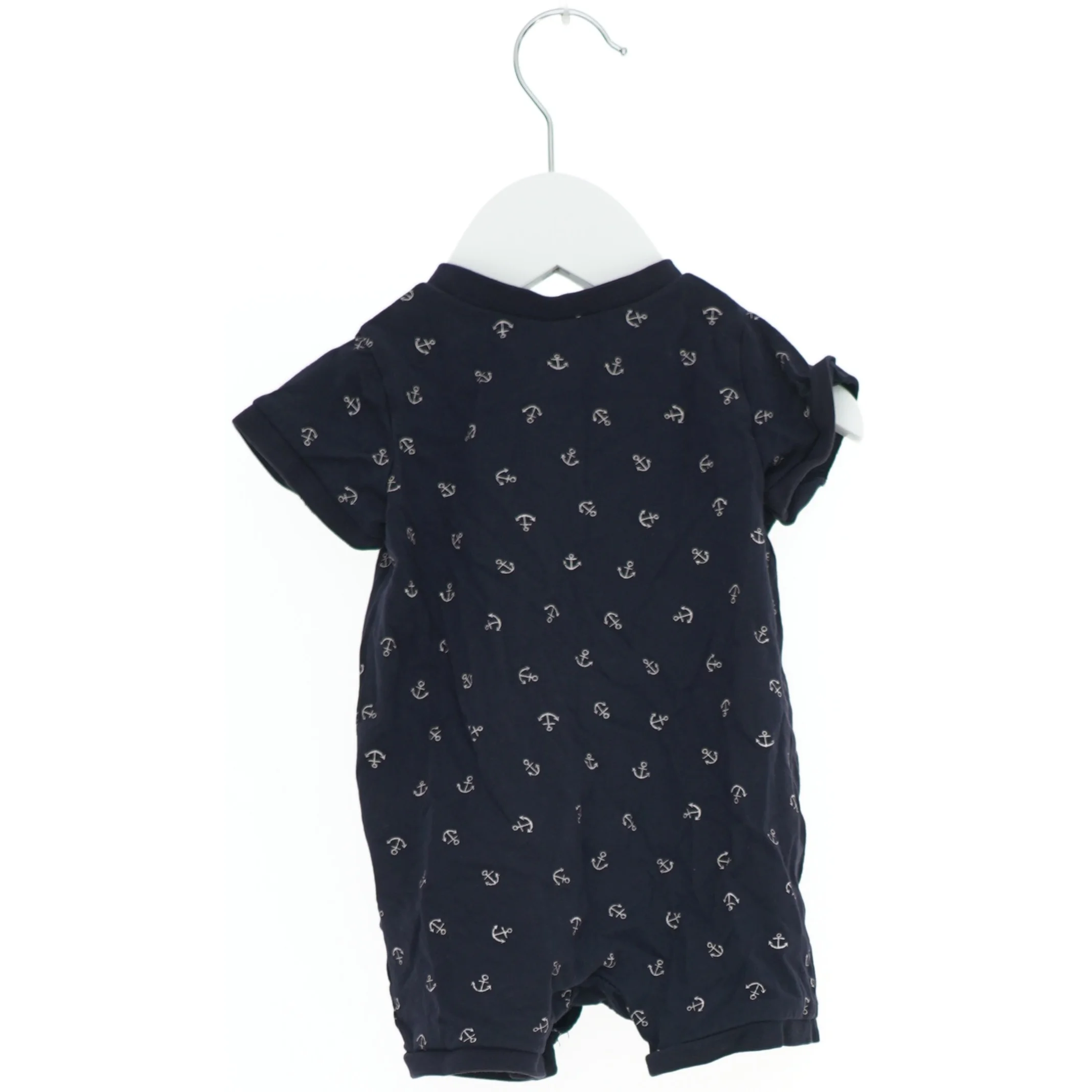 Mørkeblå kortærmet heldragt med ankermønster fra H&M (str. 56)