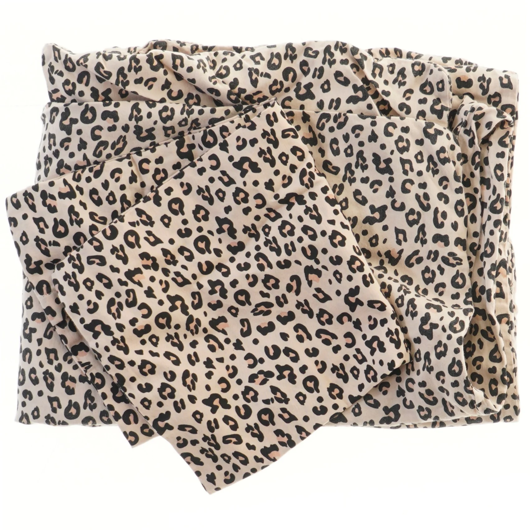 Leopardmønstret sengetøj fra Sofie Schnoor (str. 40x42 og 96x69 cm)