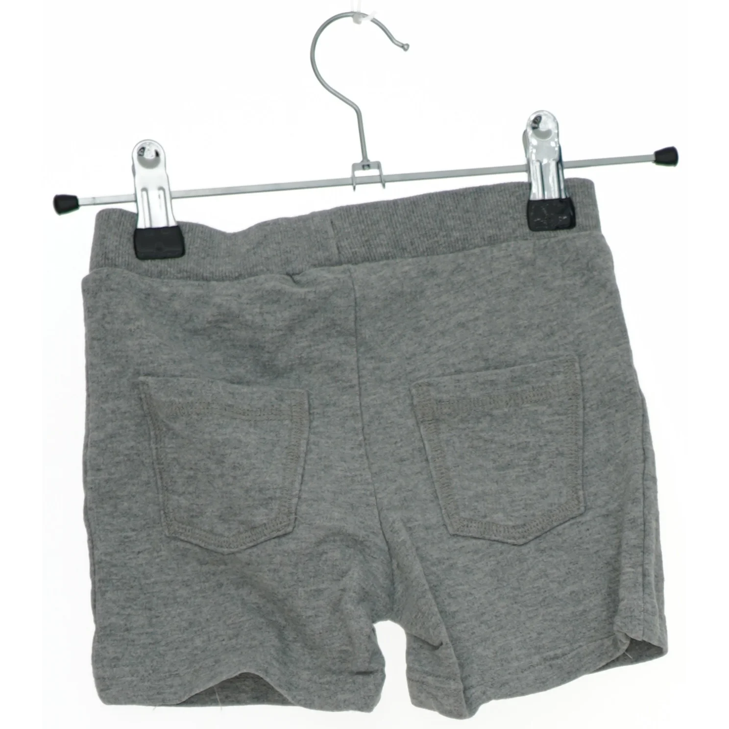 Grå shorts fra Name It (str. 92)