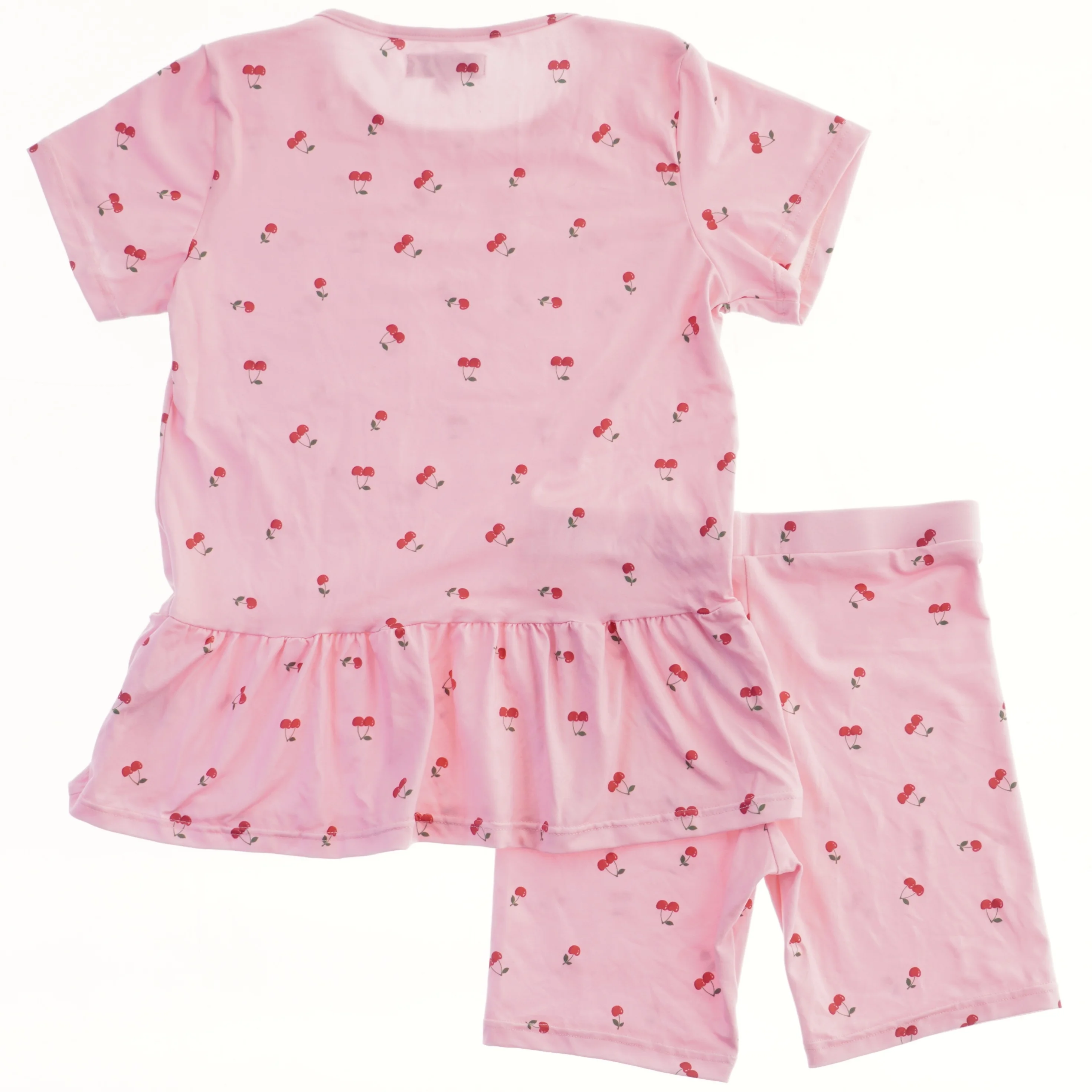 Pink sæt med kirsebærmotiv fra LIBERTÉ Ami (str. 122)