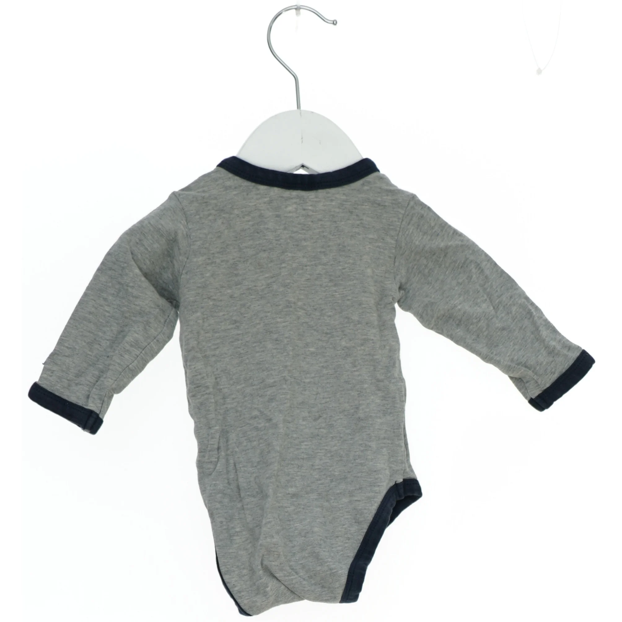 Grå bodystocking med fly print fra Hust and clair (str. 62)