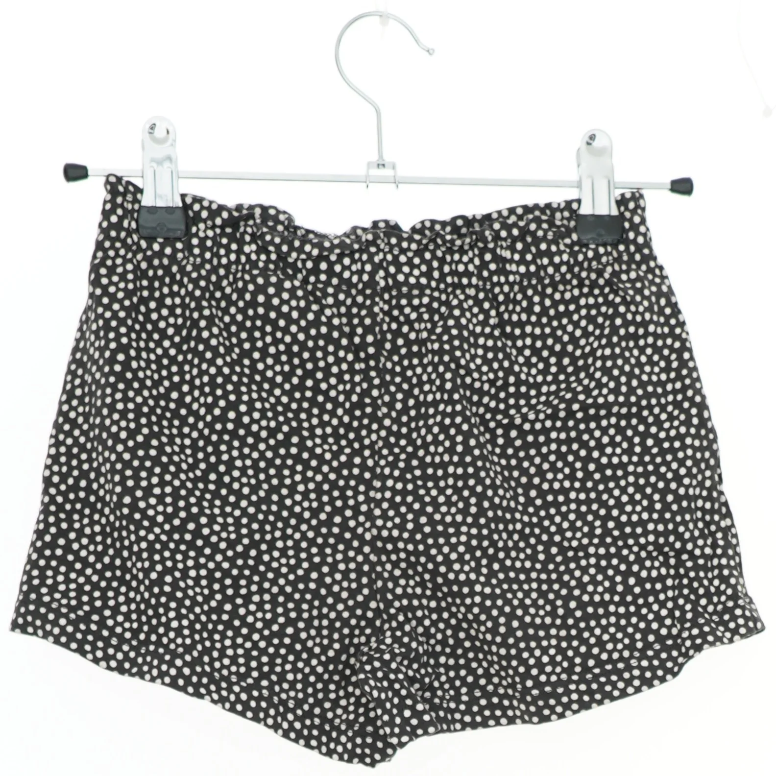 Sort shorts med hvide prikker fra H&M (str. 110)