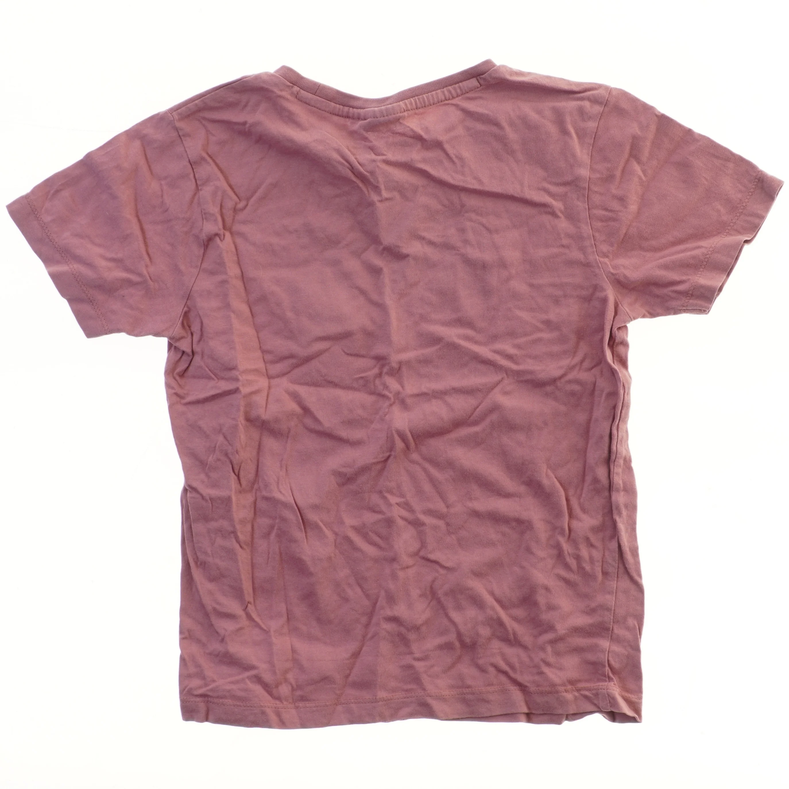 T-shirt med tekst fra Hummel (str. 122)