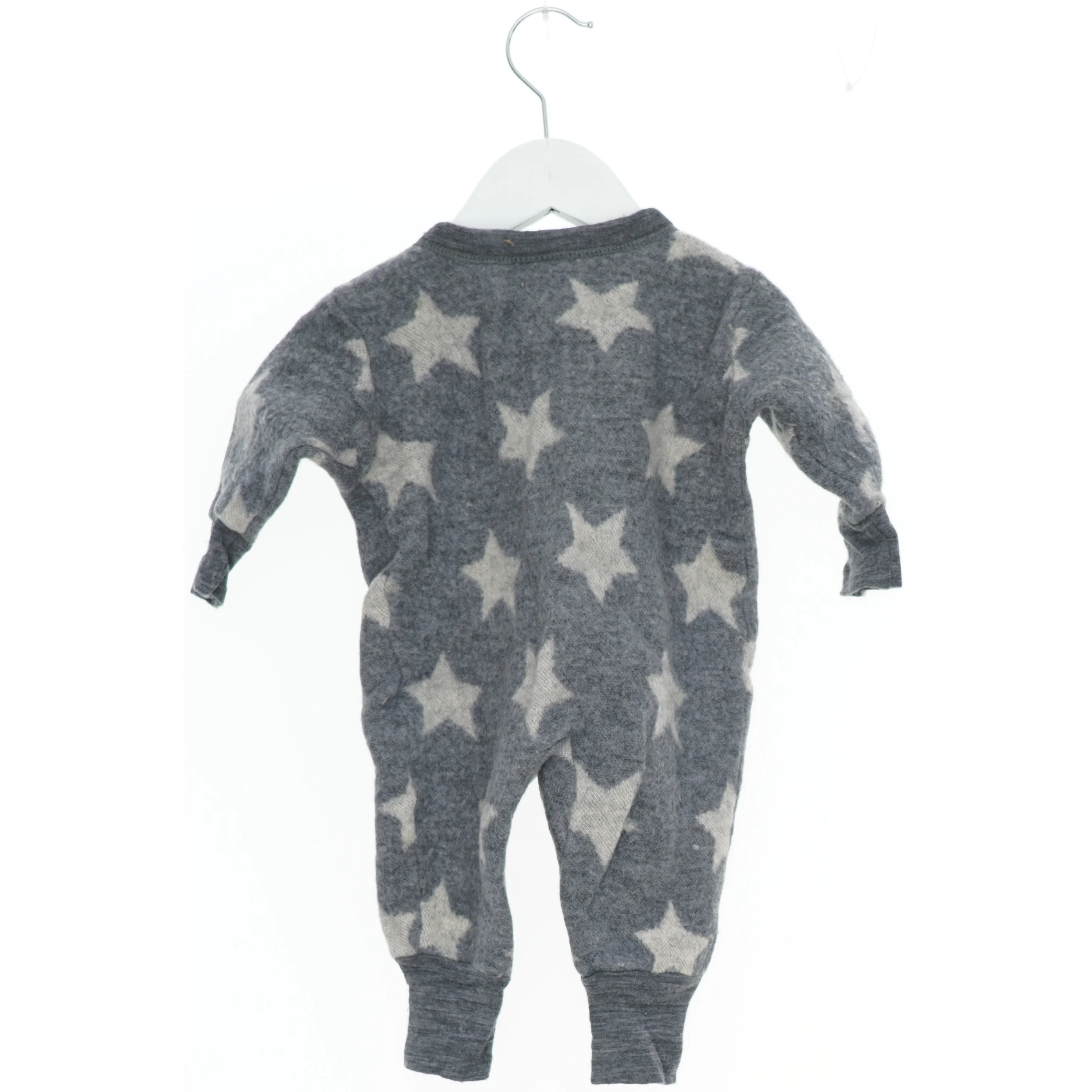 Babysparkedragt med stjernemønster fra Wish Kids (str. 62)