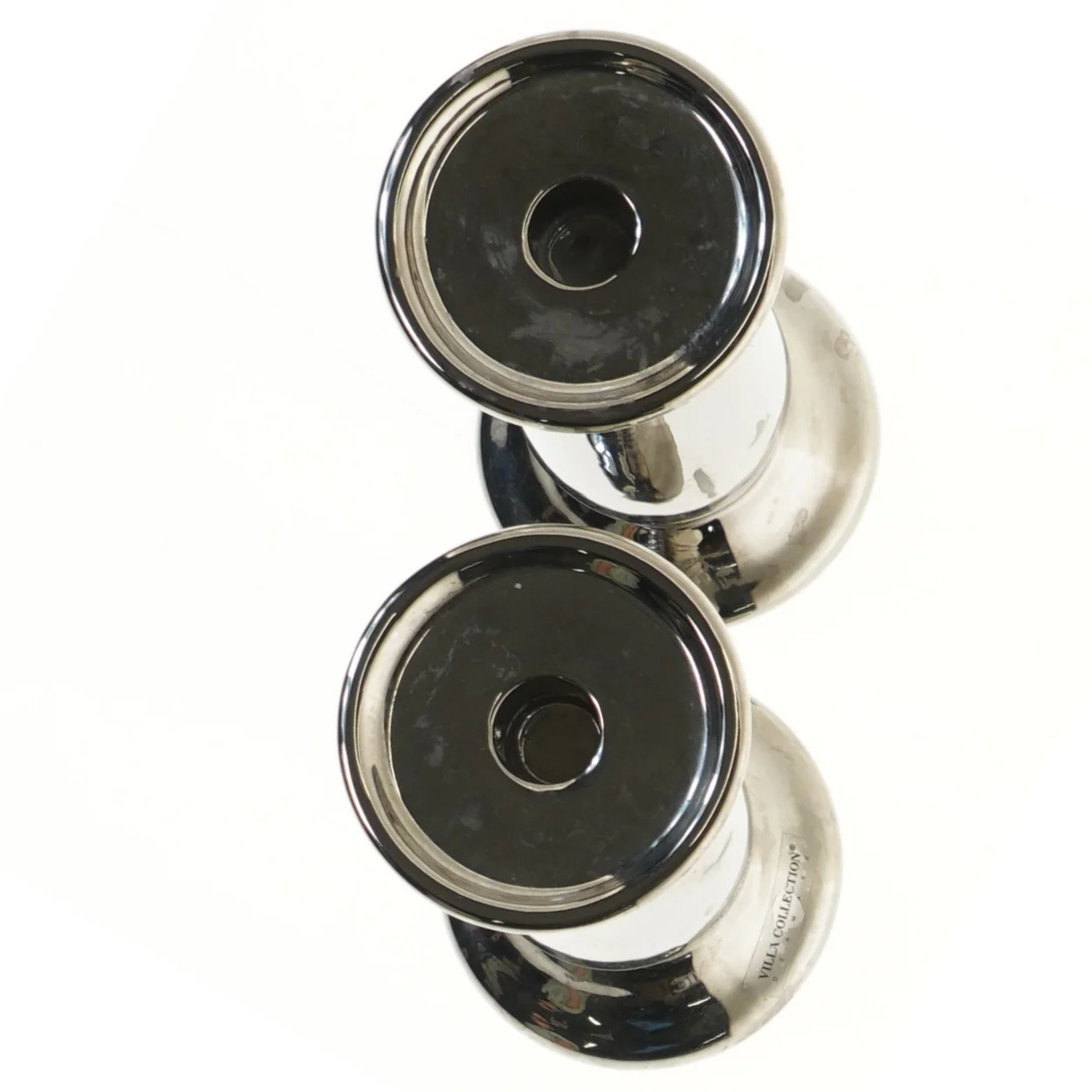 Sæt af to metal lysestager (str. 20 cm)