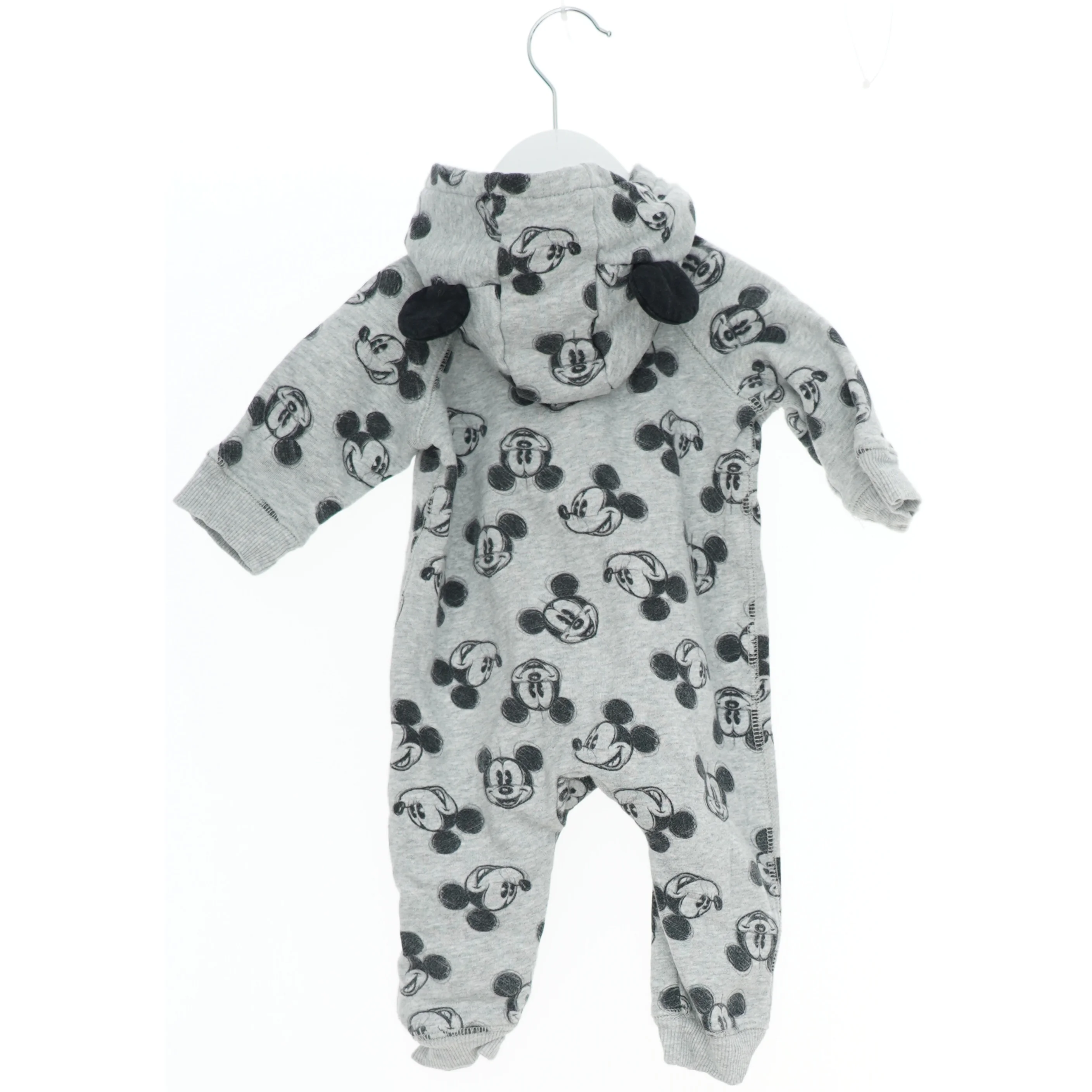 Grå Mickey Mouse heldragt til baby fra H&M (str. 68)