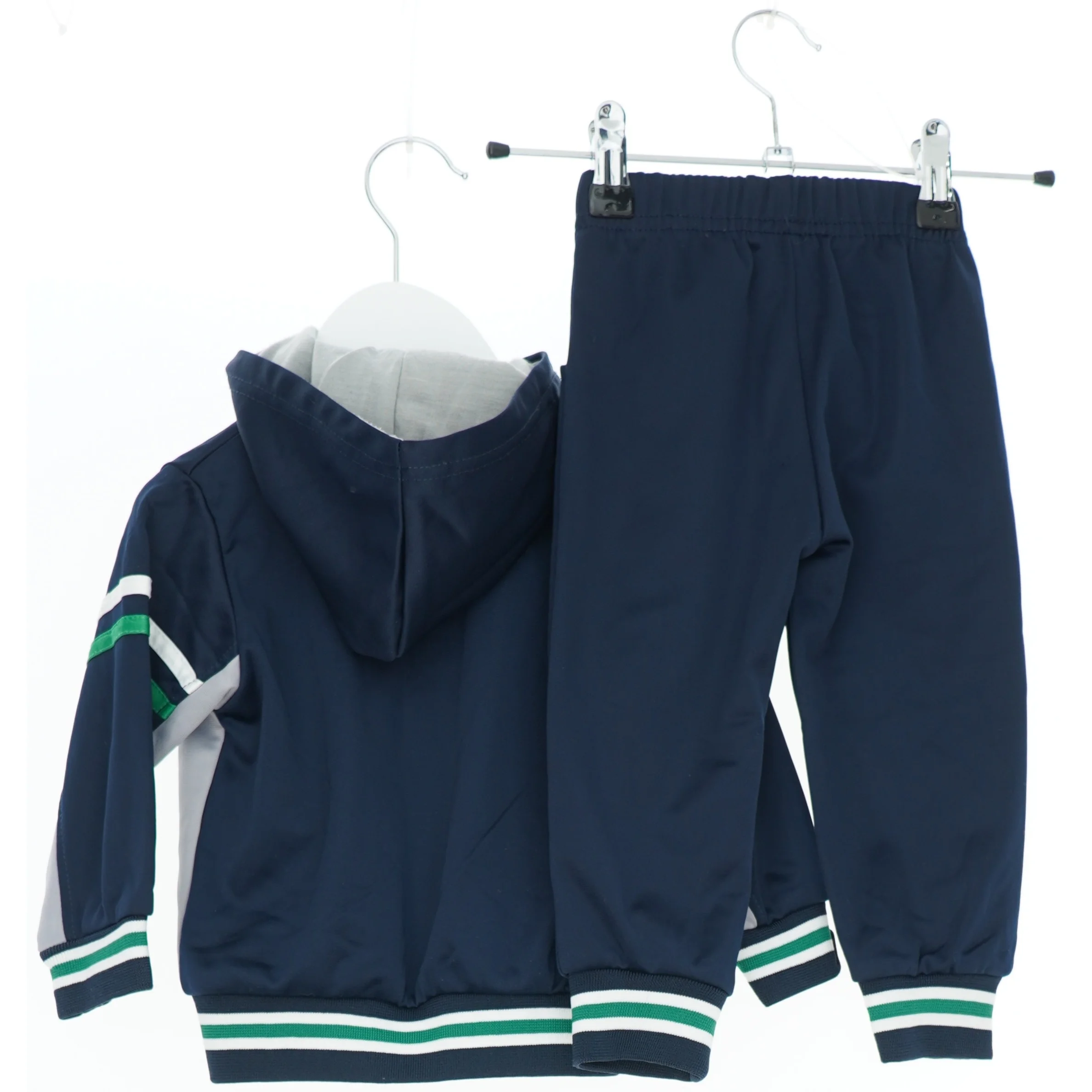 Sæt med hættetrøje og bukser fra Black Tuna (str. 80)