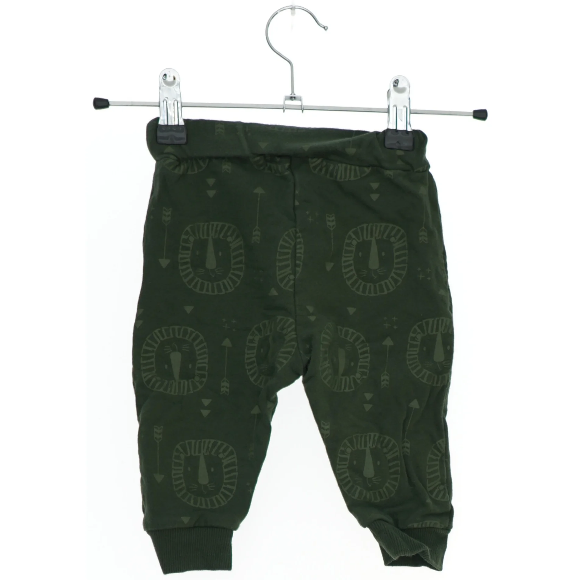 Bukser til børn med løvemønster fra VRS (str. 62)