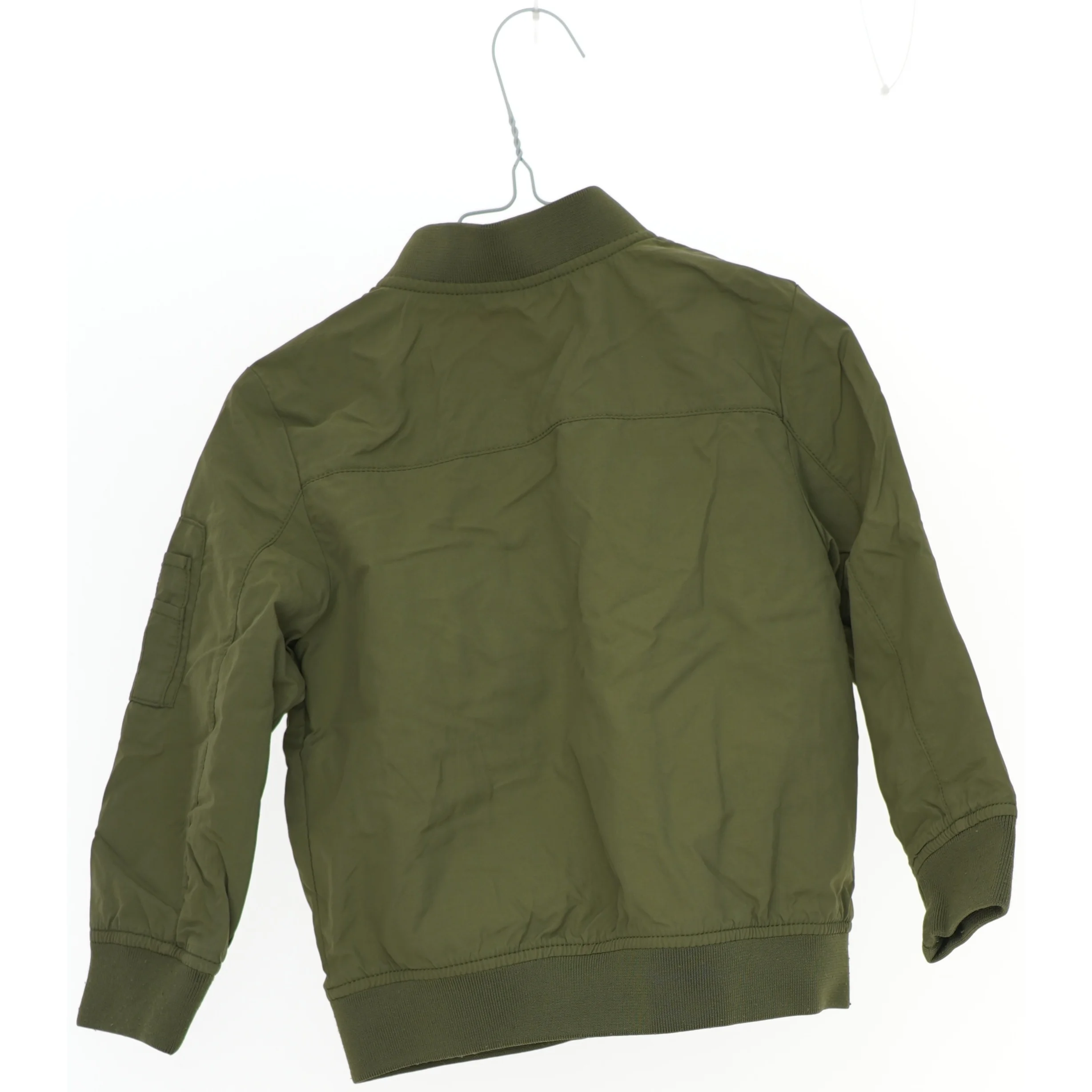 Grøn bomberjakke til børn fra H&M (str. 104)