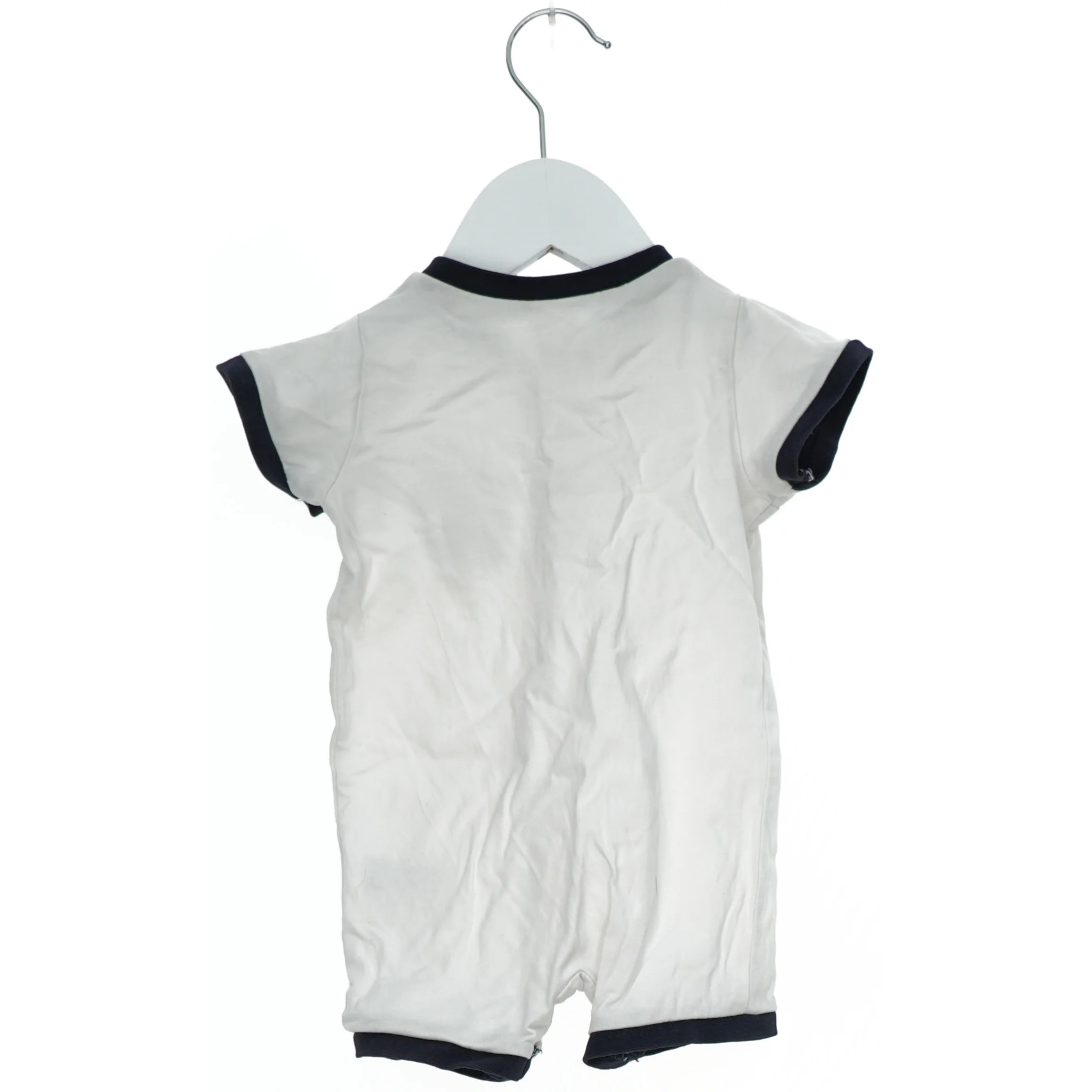 Kortærmet baby heldragt med ankerdesign fra H&M (str. 56)