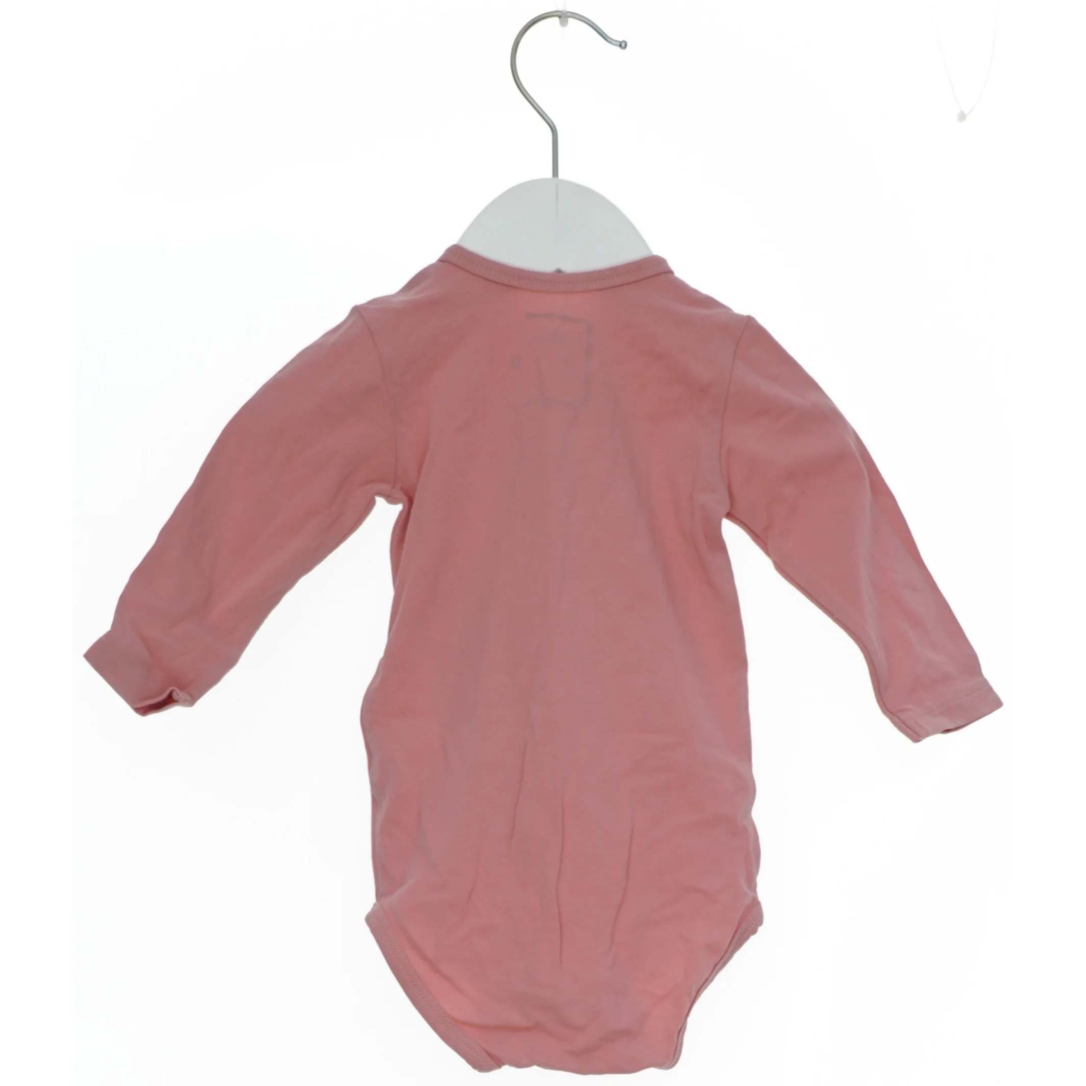 Rosa bodystocking med uglemotiv fra Hebe (str. 68)