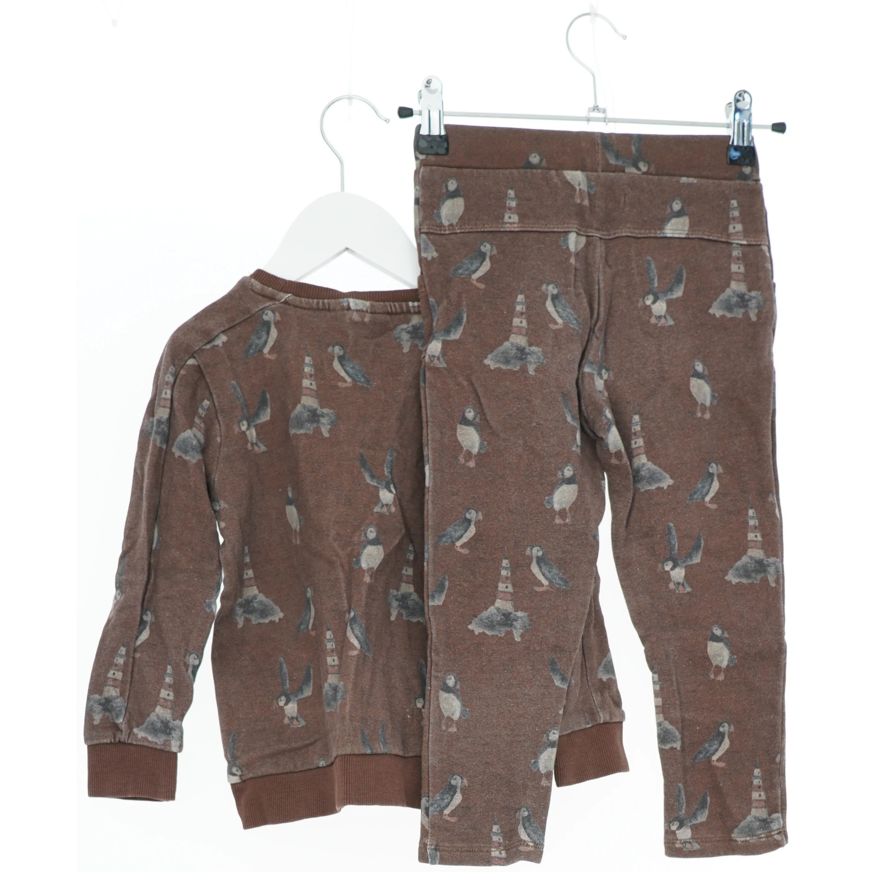Sæt med bluse og bukser med fugle-motiv fra Name It (str. 98)