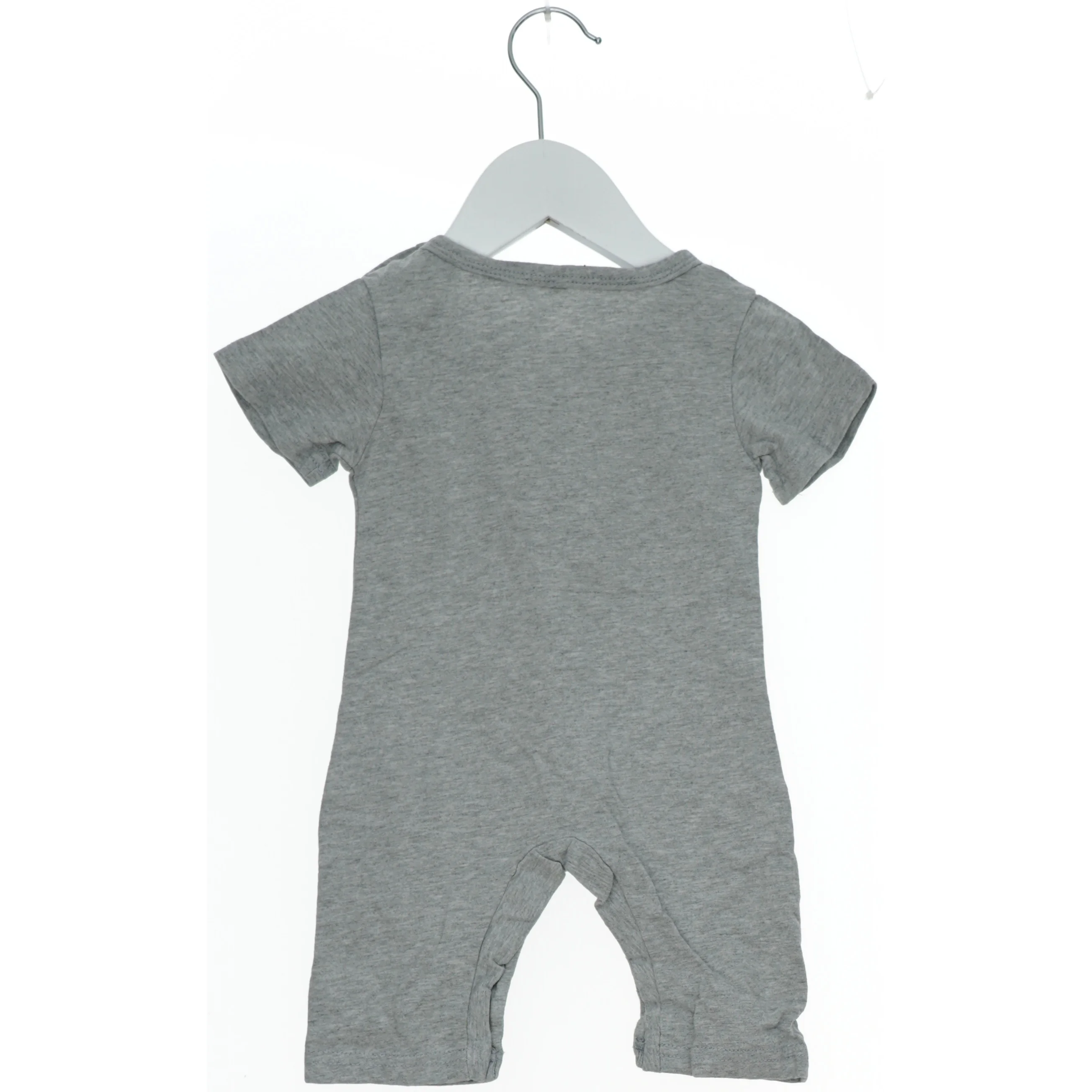 Grå heldragt med bjørne tryk (str. 74)