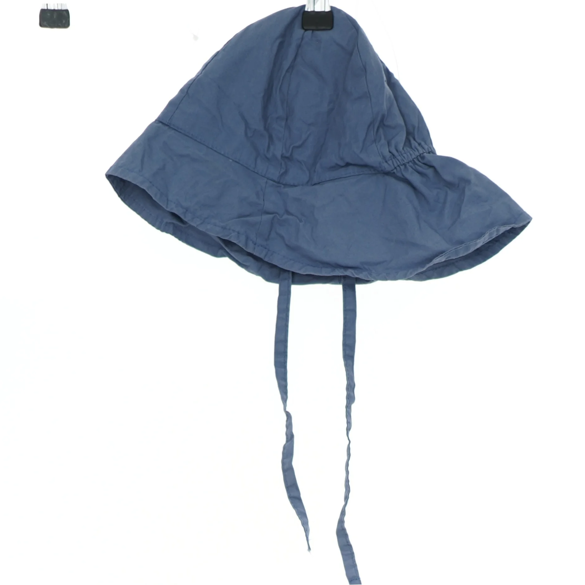 Solhat med bindebånd fra Name It (str.  2-4 år cm)