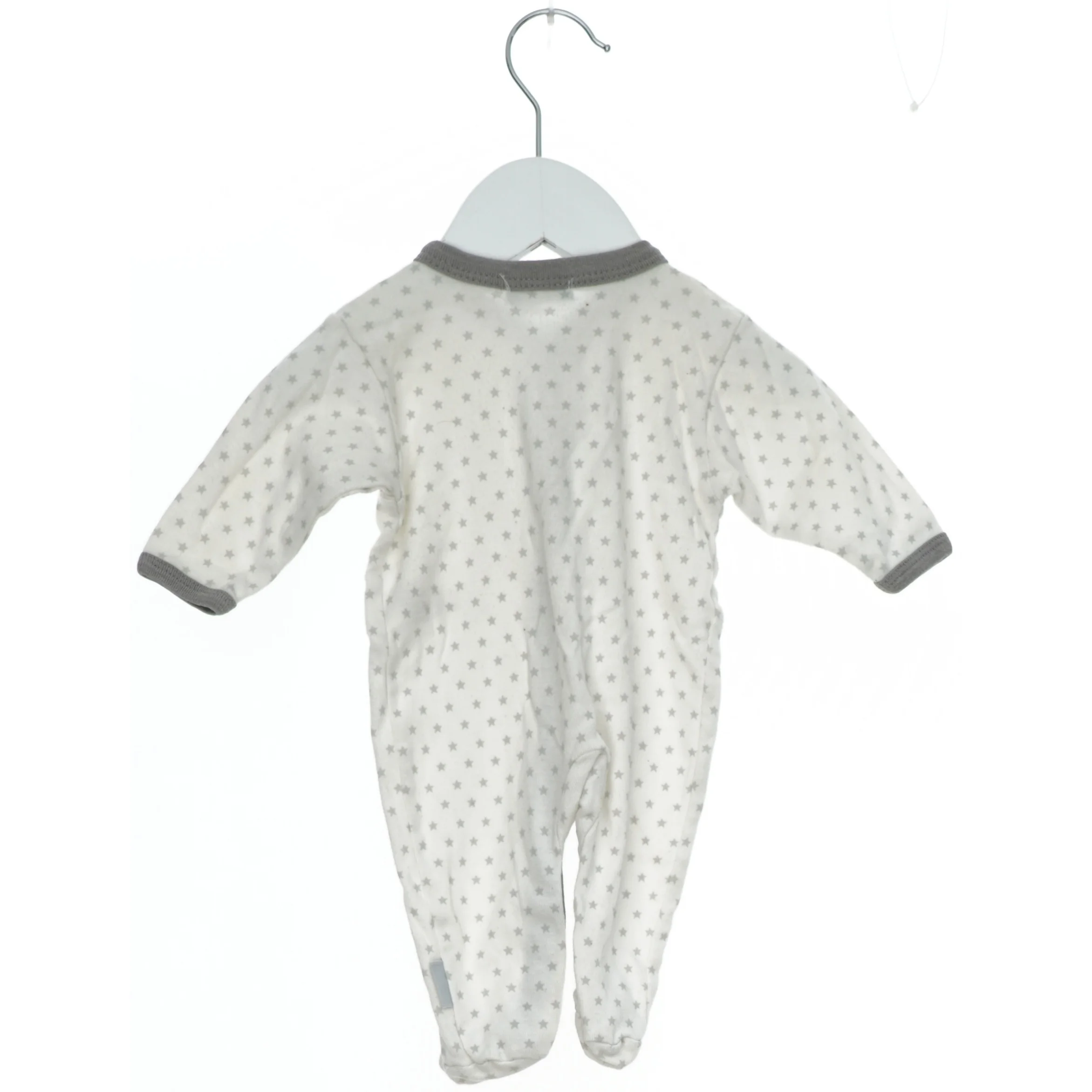 Babydragt med stjernemønster fra Bakito (str. 50)