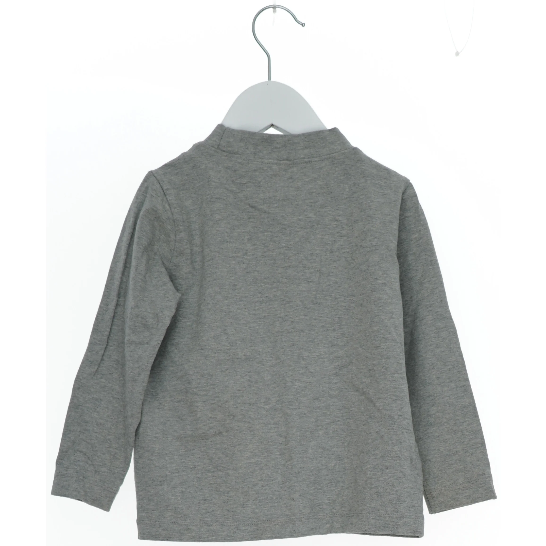 Grå langærmet bluse fra Pomp de Lux (str. 98)