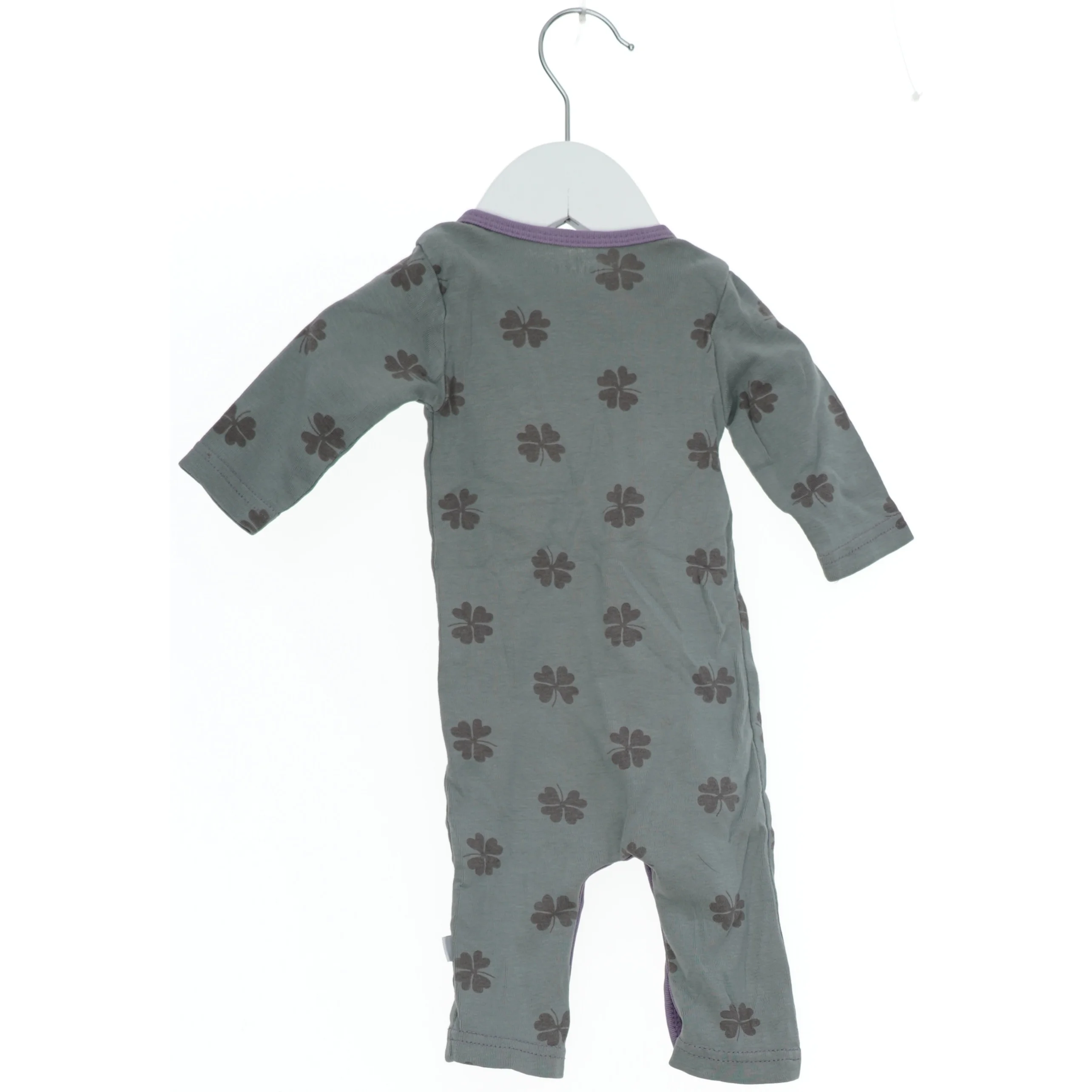 Heldragt med kløver design fra Holly’s (str. 56)