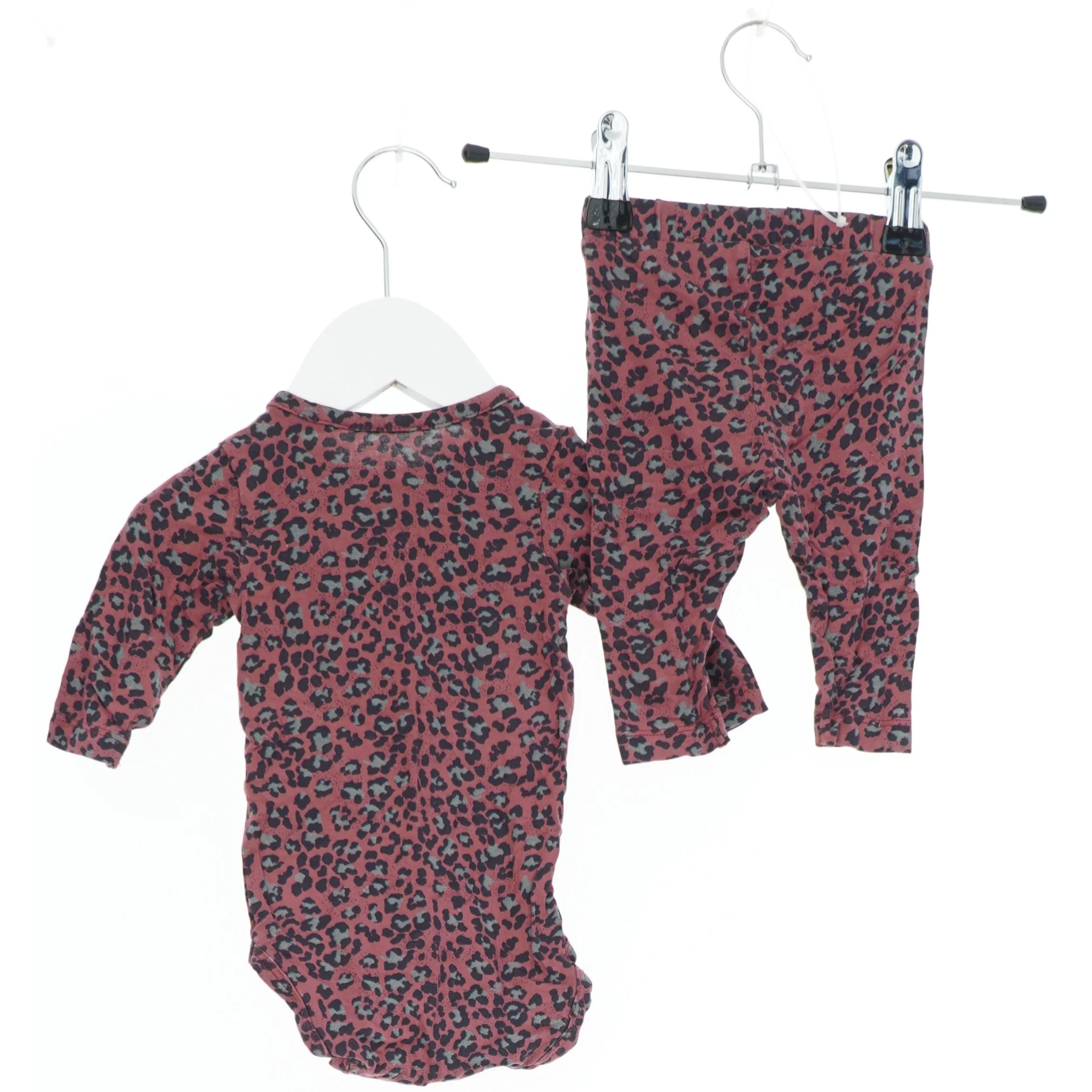 Leopardprint babysæt fra Name It (str. 56)