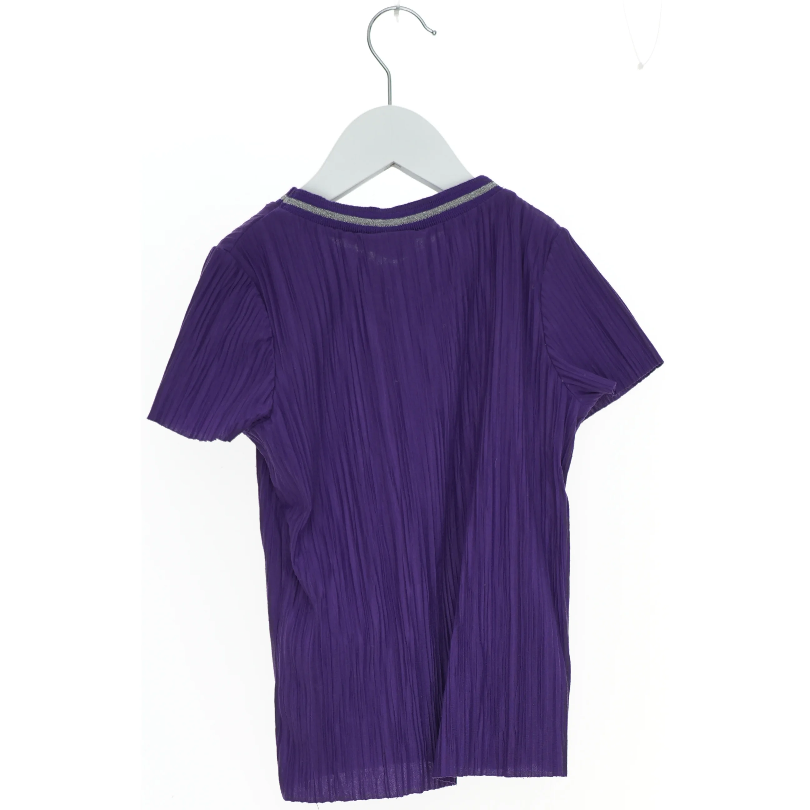 Lilla T-shirt fra Name It (str. 116)