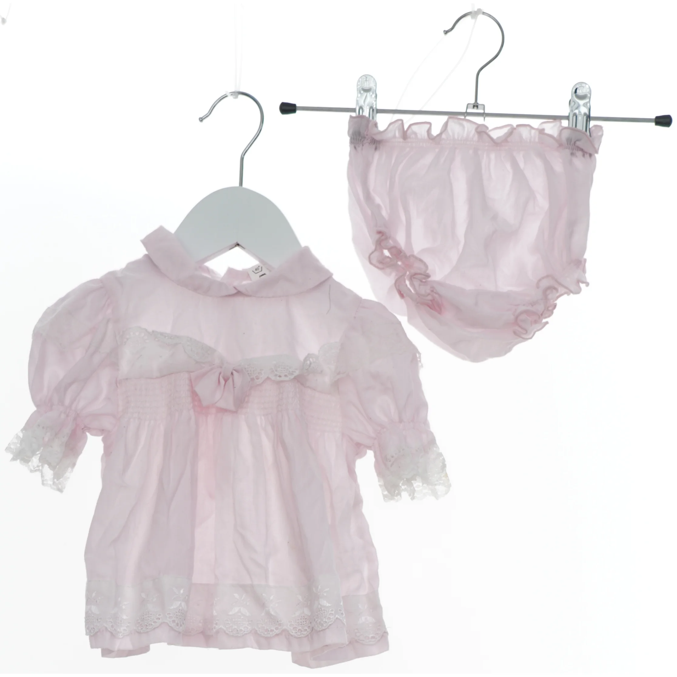 Lyserødt sæt med bluse og bloomers (str. 68)